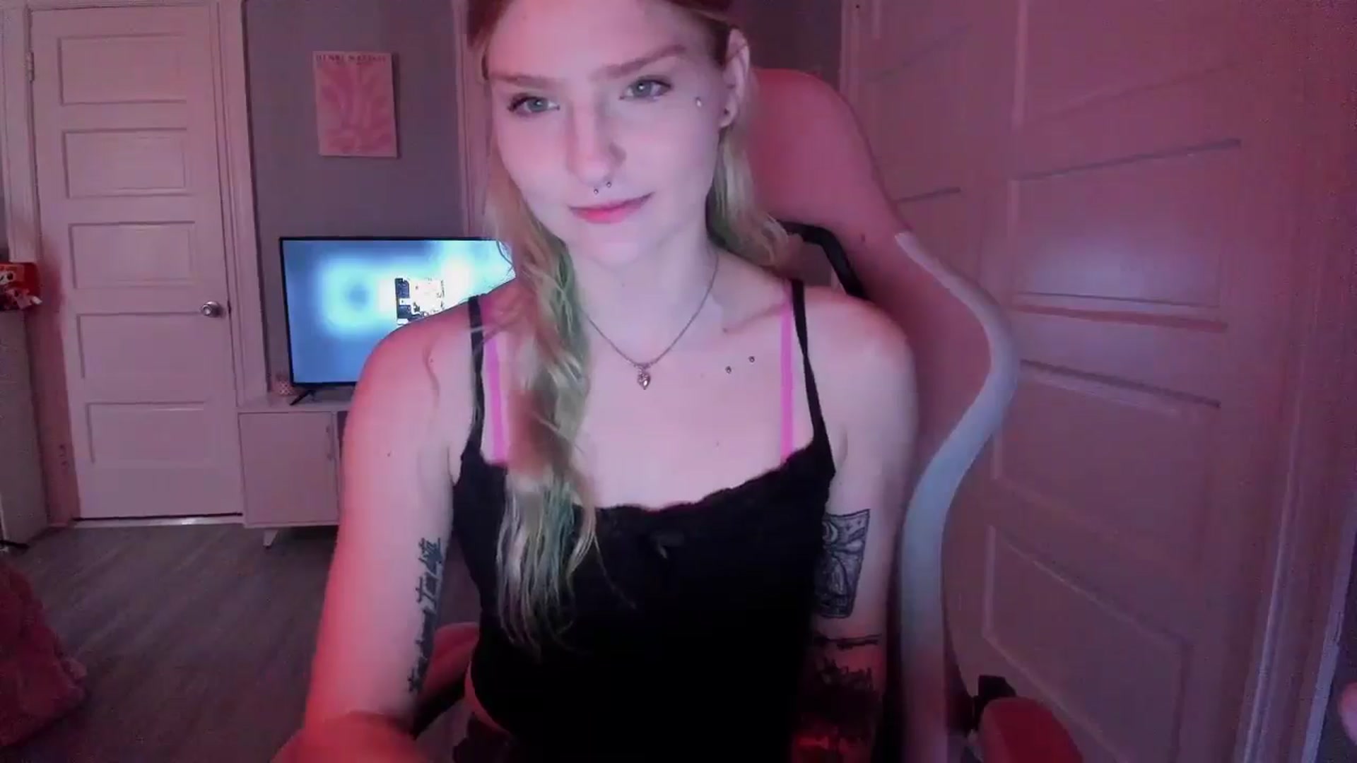 Gallery image thumbnail from DuckChan0's myfreecams stream on, 03/11/2026, 14:31 image 18 of 20