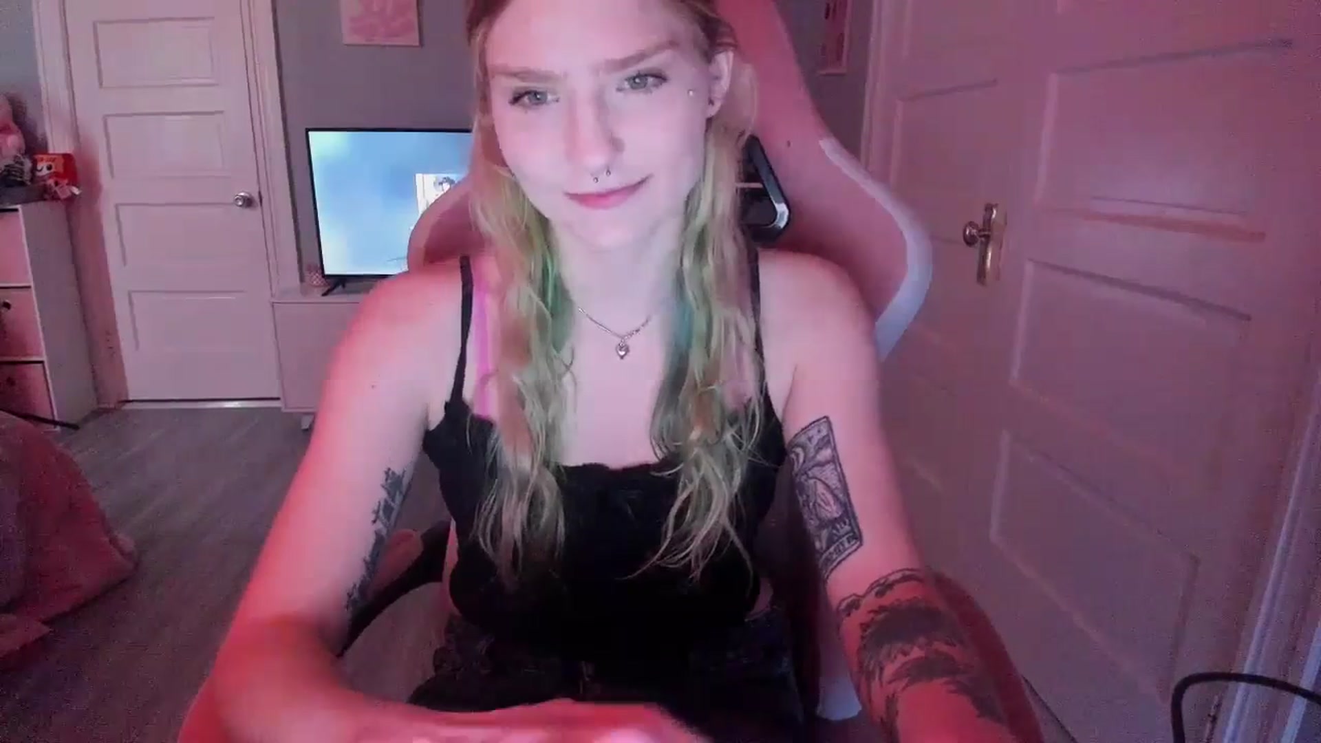 Gallery image thumbnail from DuckChan0's myfreecams stream on, 03/11/2026, 14:31 image 9 of 20