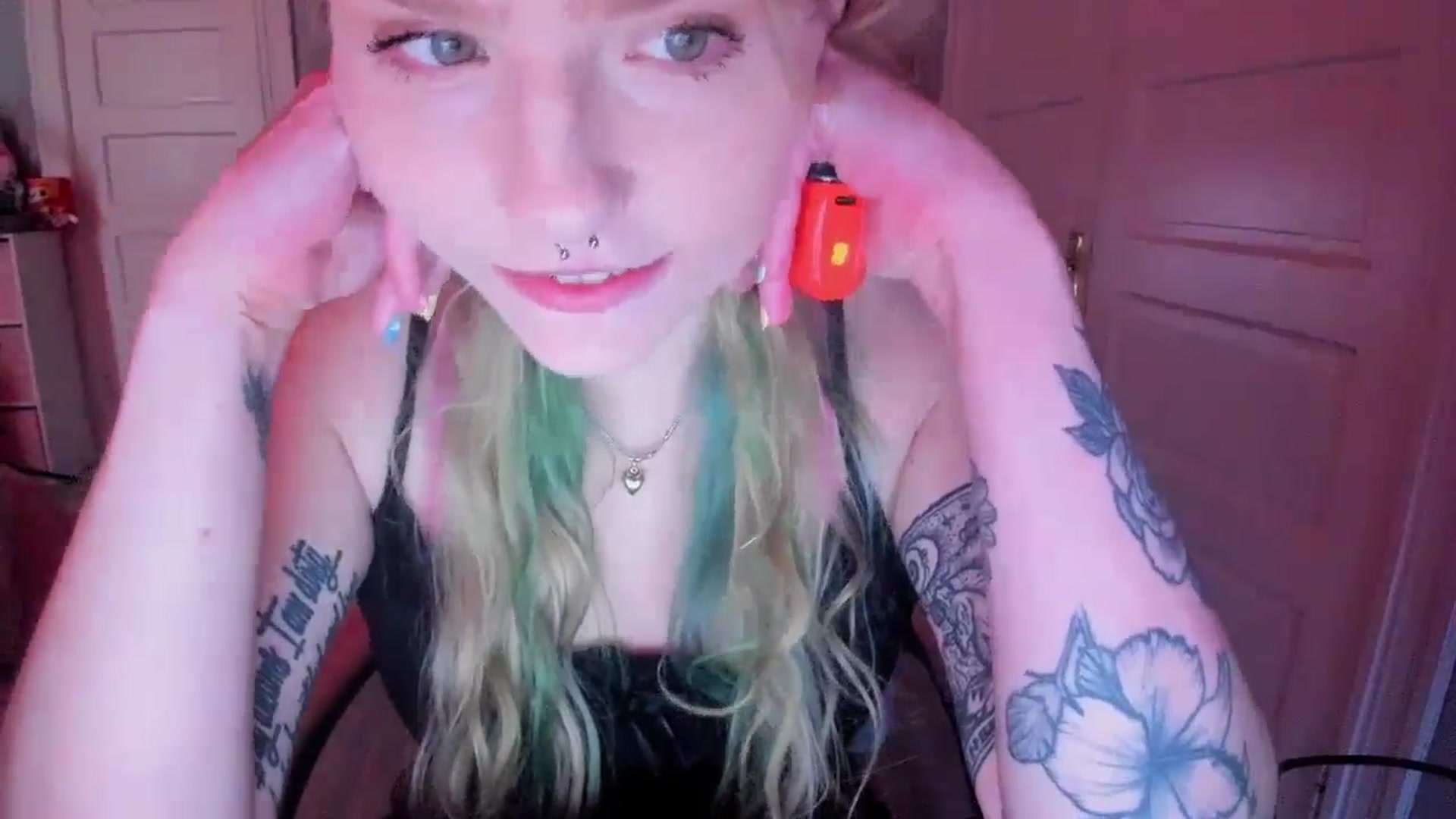 Gallery image thumbnail from DuckChan0's myfreecams stream on, 03/11/2026, 14:31 image 10 of 20