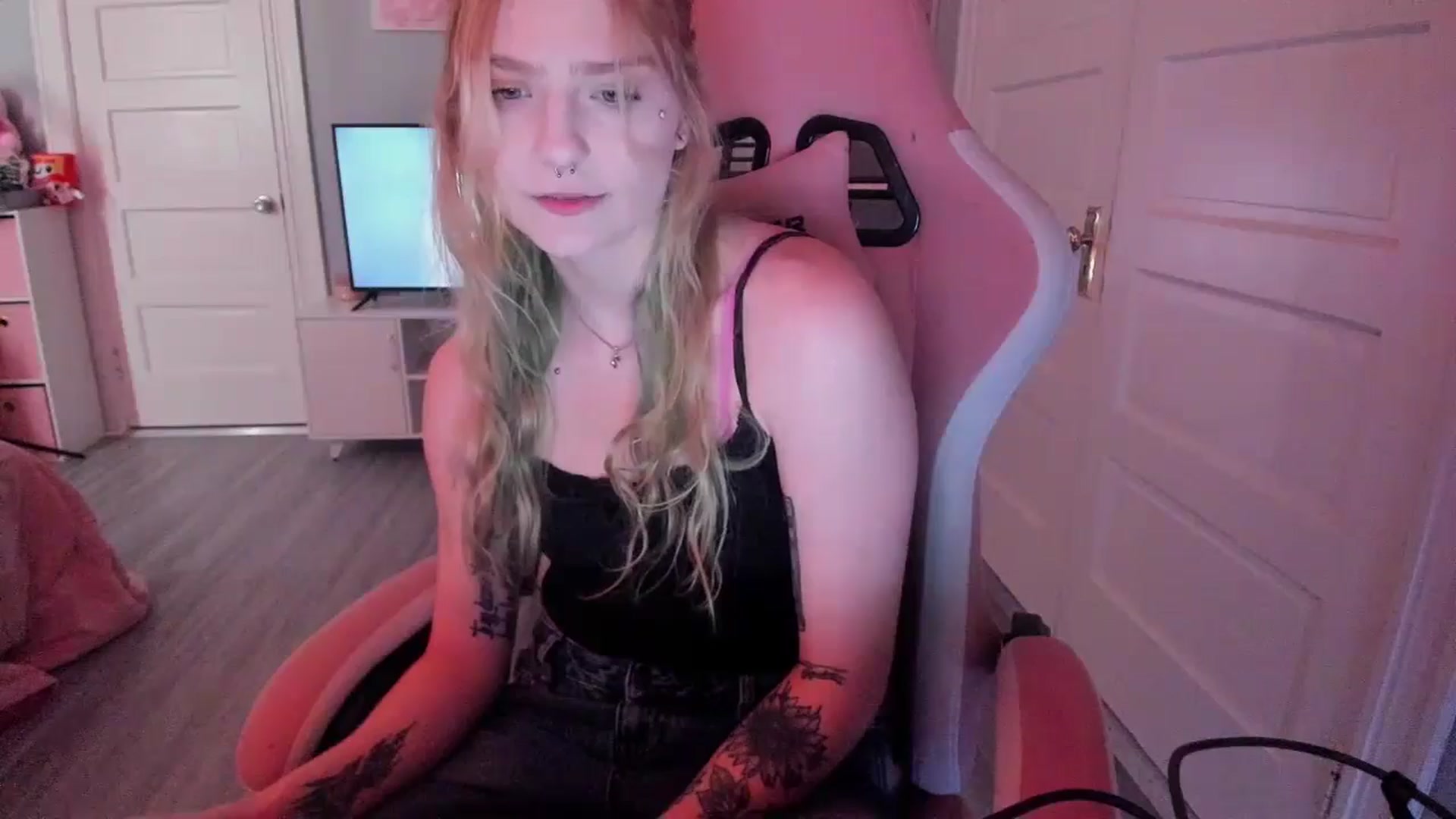 Gallery image thumbnail from DuckChan0's myfreecams stream on, 03/11/2026, 14:31 image 7 of 20