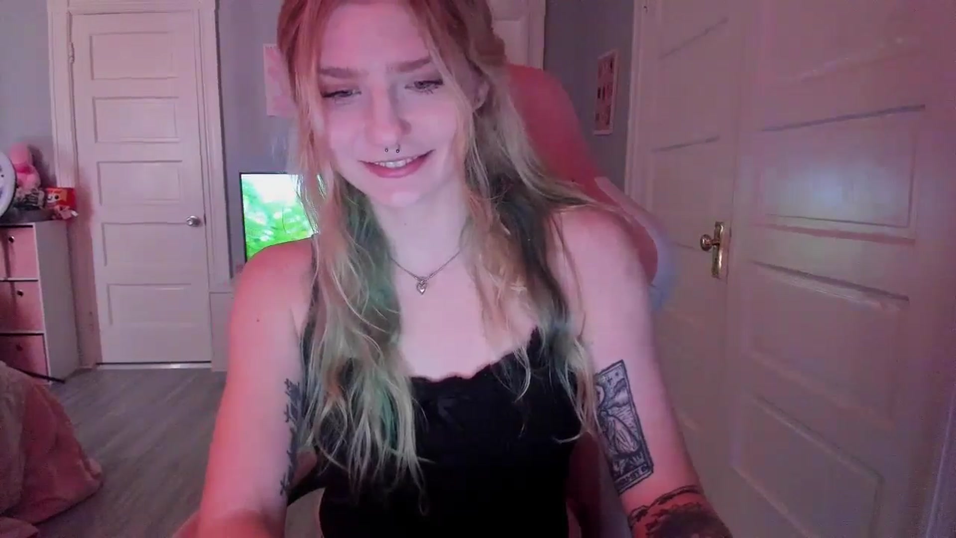 Gallery image thumbnail from DuckChan0's myfreecams stream on, 03/11/2026, 16:05 image 6 of 20