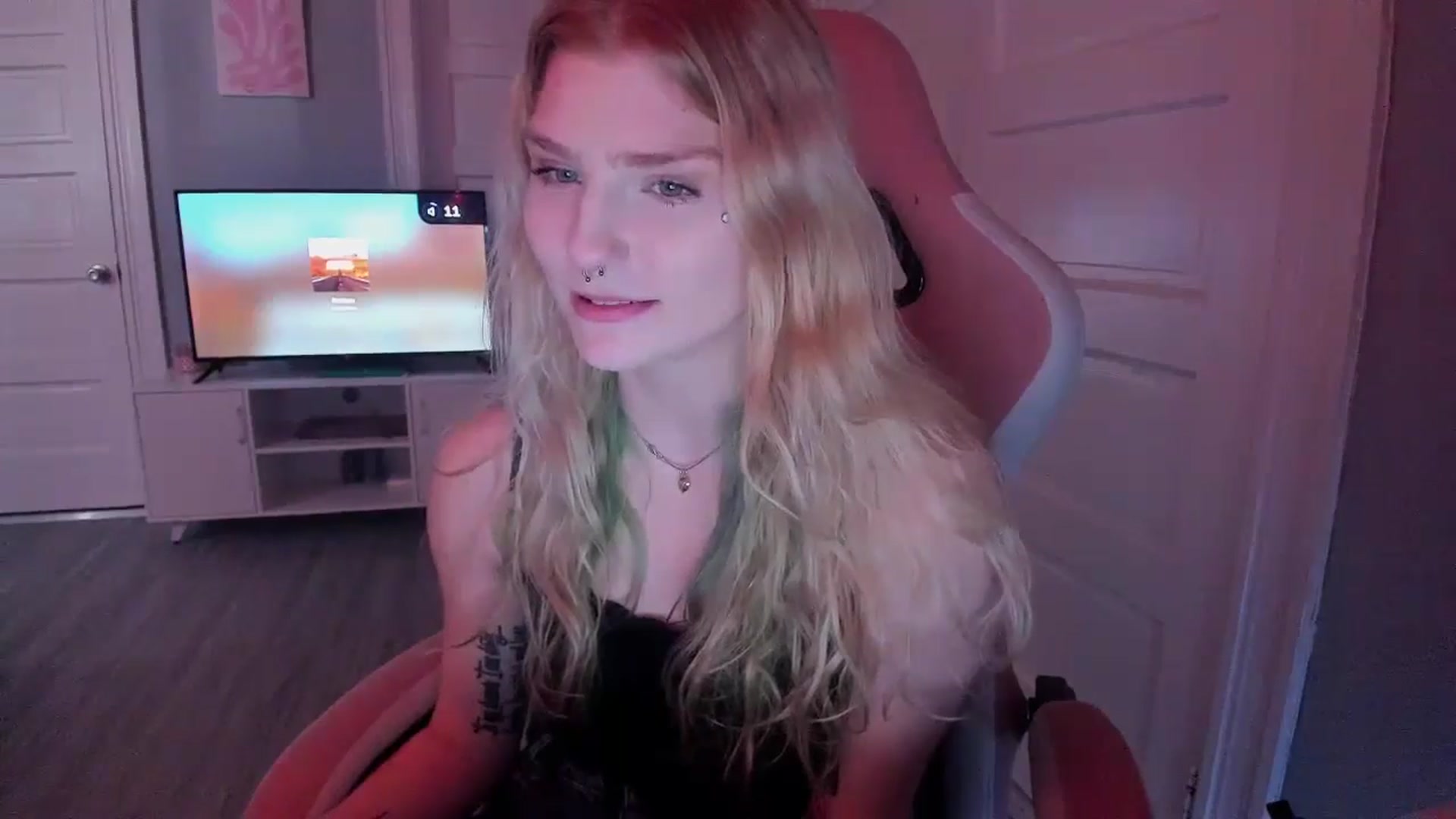 Gallery image thumbnail from DuckChan0's myfreecams stream on, 03/11/2026, 16:05 image 18 of 20