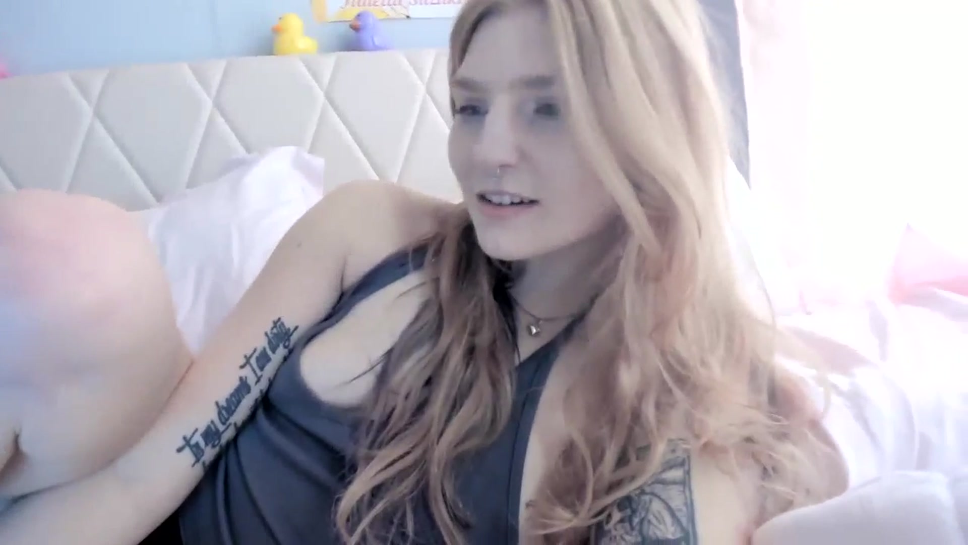 Gallery image thumbnail from DuckChan0's myfreecams stream on, 03/13/2026, 17:00 image 17 of 20