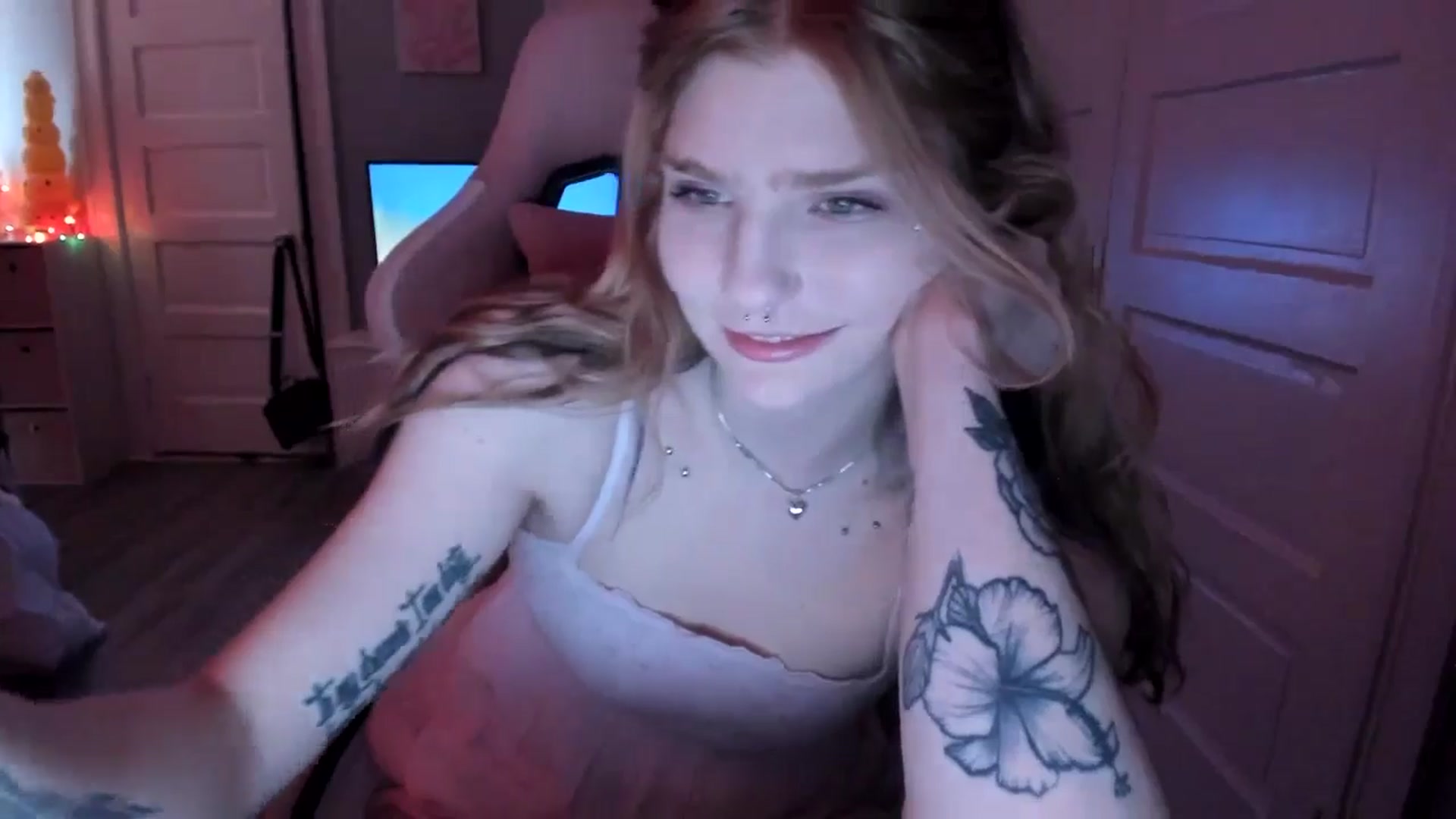 Gallery image thumbnail from DuckChan0's myfreecams stream on, 03/15/2026, 17:12 image 15 of 20