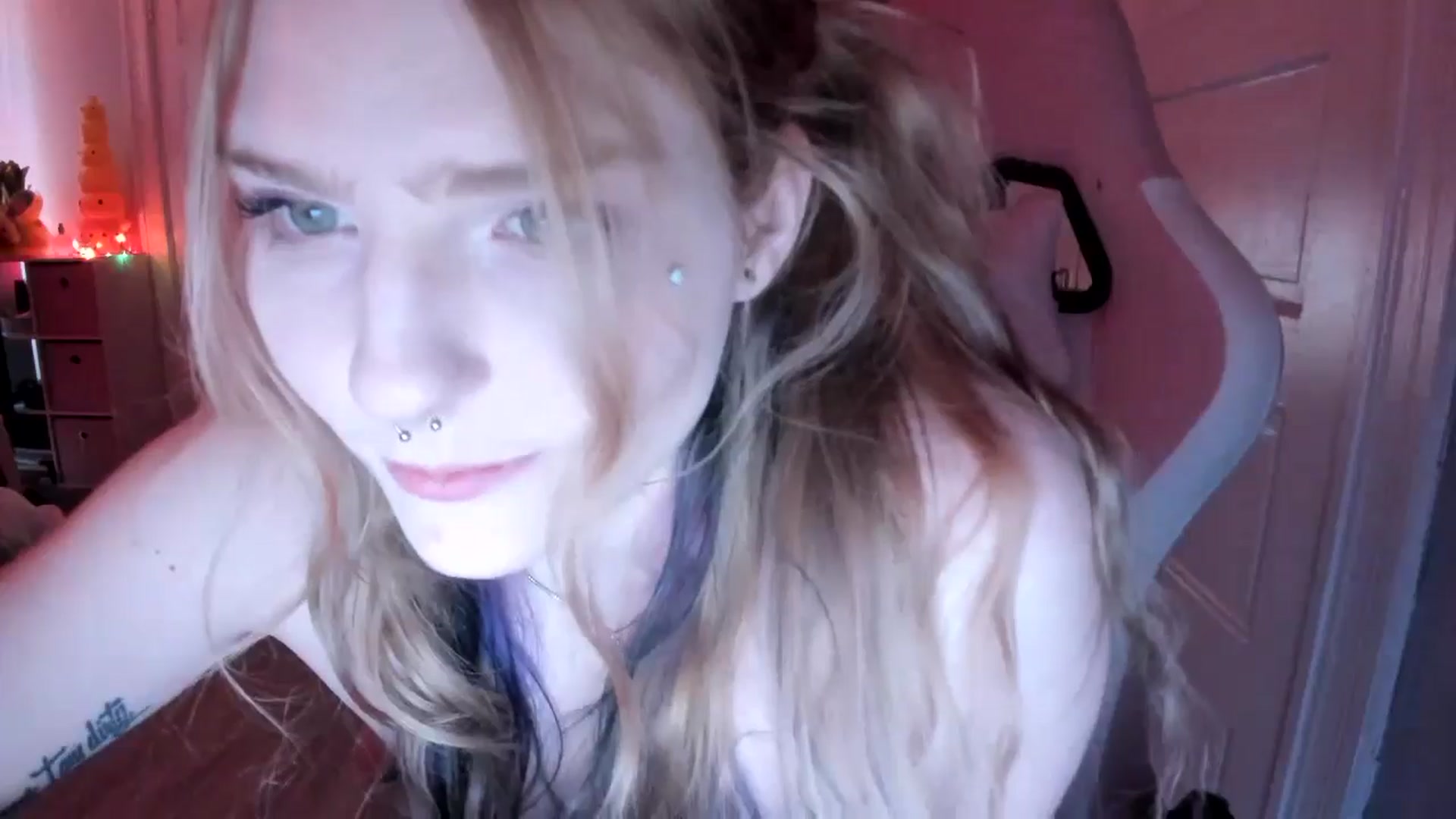 Gallery image thumbnail from DuckChan0's myfreecams stream on, 03/16/2026, 20:31 image 10 of 20