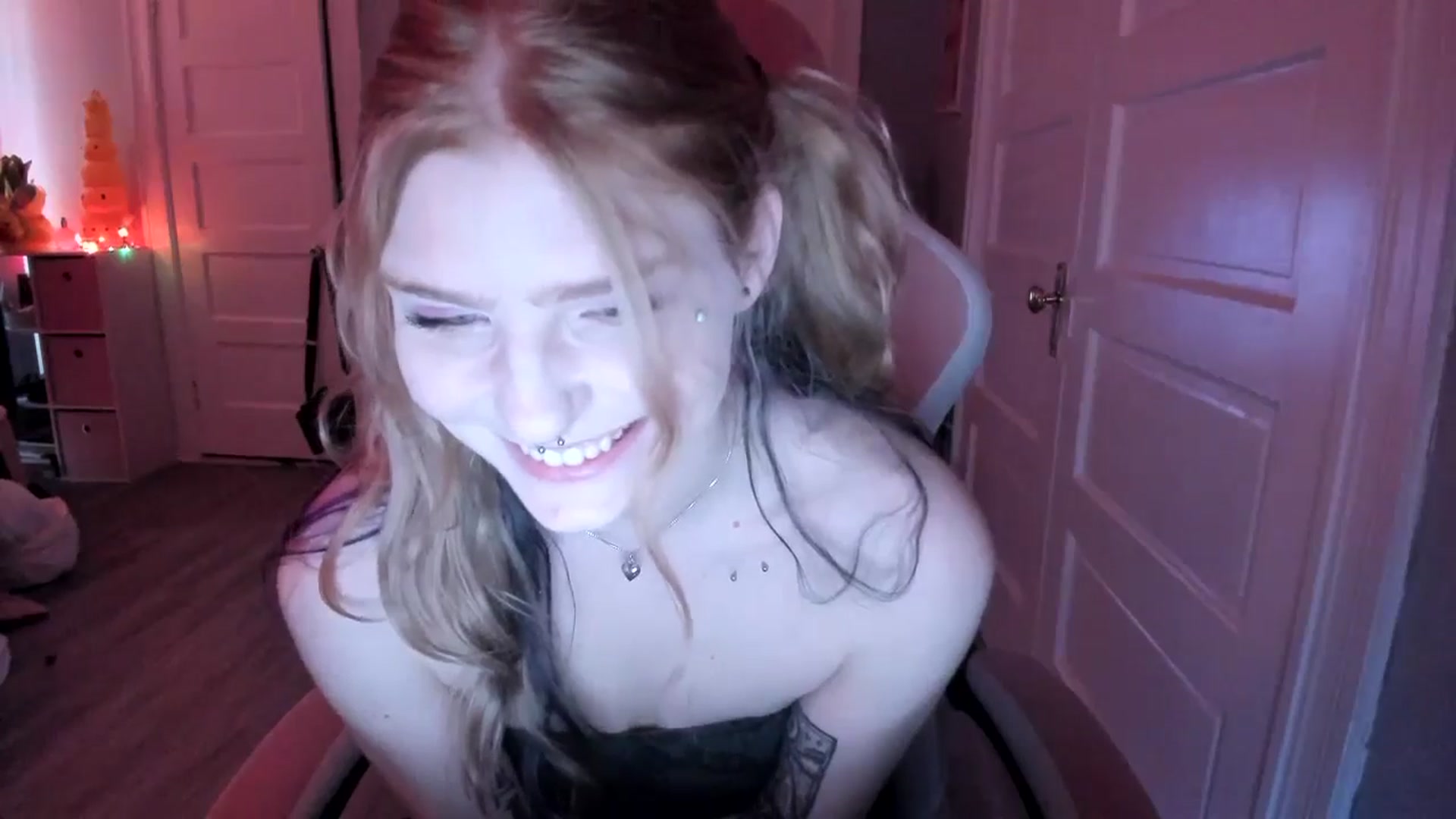 Gallery image thumbnail from DuckChan0's myfreecams stream on, 03/16/2026, 20:31 image 9 of 20