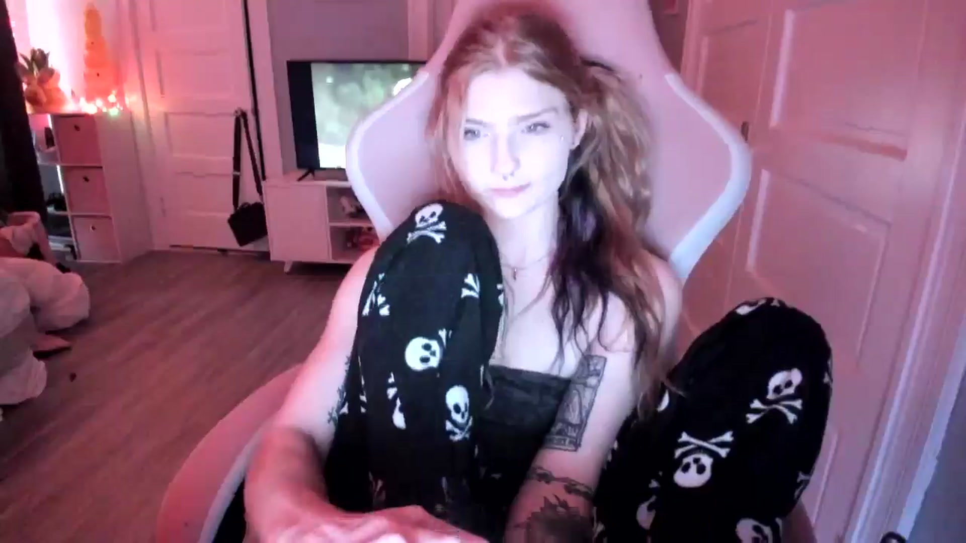 Gallery image thumbnail from DuckChan0's myfreecams stream on, 03/16/2026, 20:31 image 11 of 20