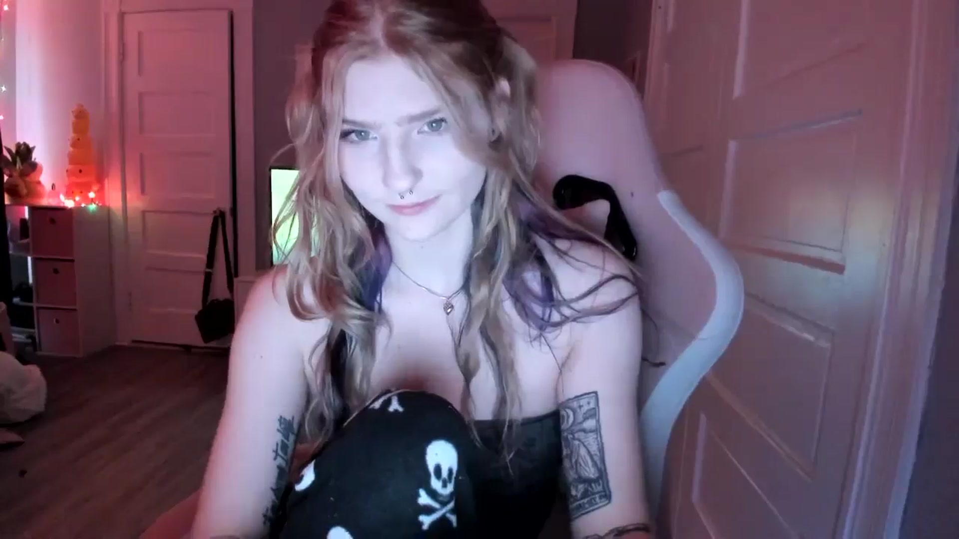 Gallery image thumbnail from DuckChan0's myfreecams stream on, 03/16/2026, 20:31 image 4 of 20
