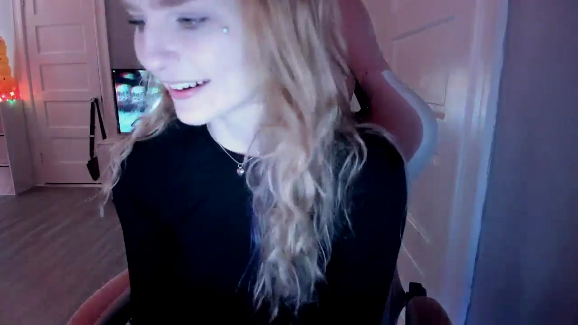 Gallery image thumbnail from DuckChan0's myfreecams stream on, 03/18/2026, 16:35 image 3 of 20
