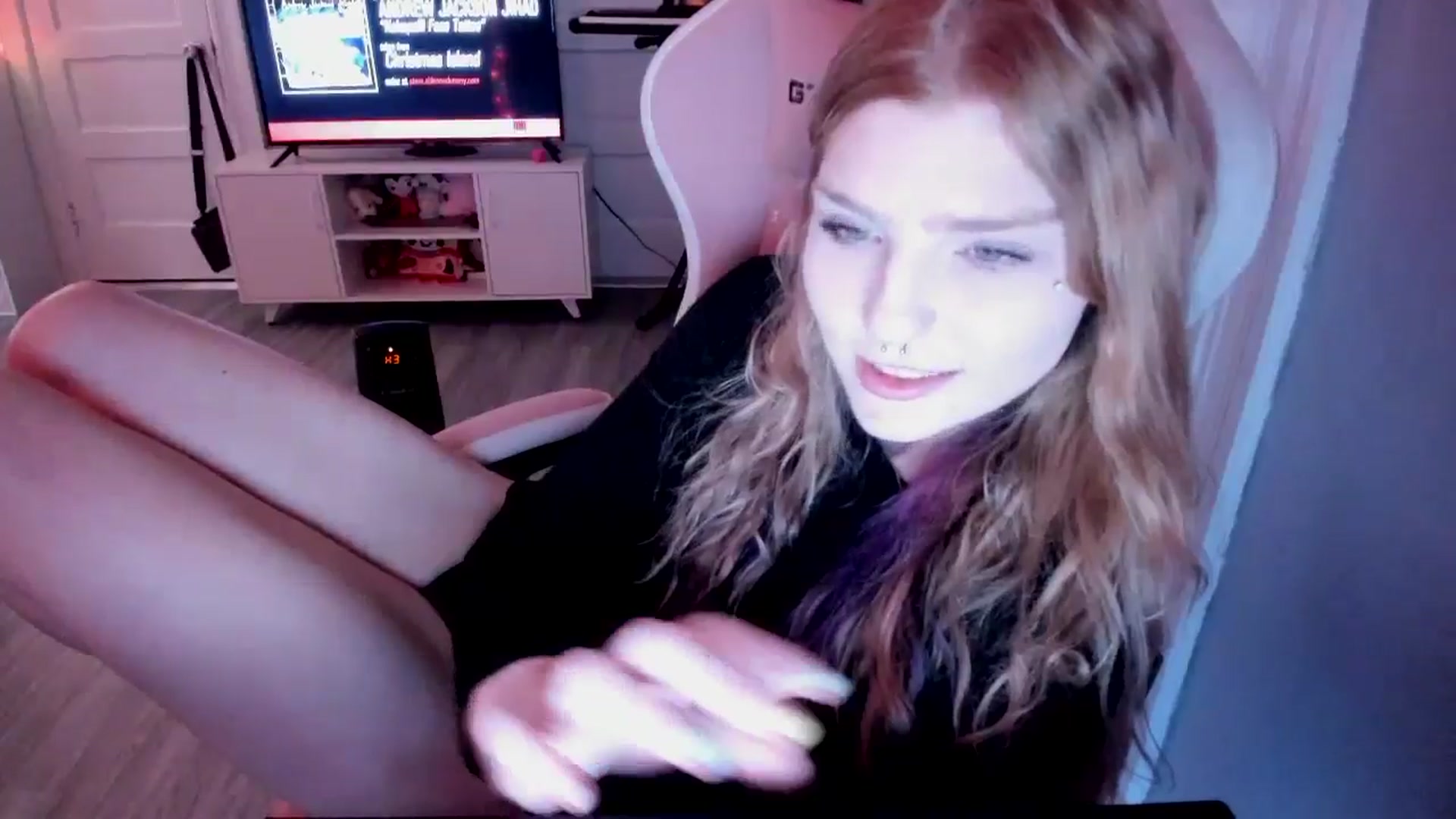 Gallery image thumbnail from DuckChan0's myfreecams stream on, 03/18/2026, 16:35 image 5 of 20
