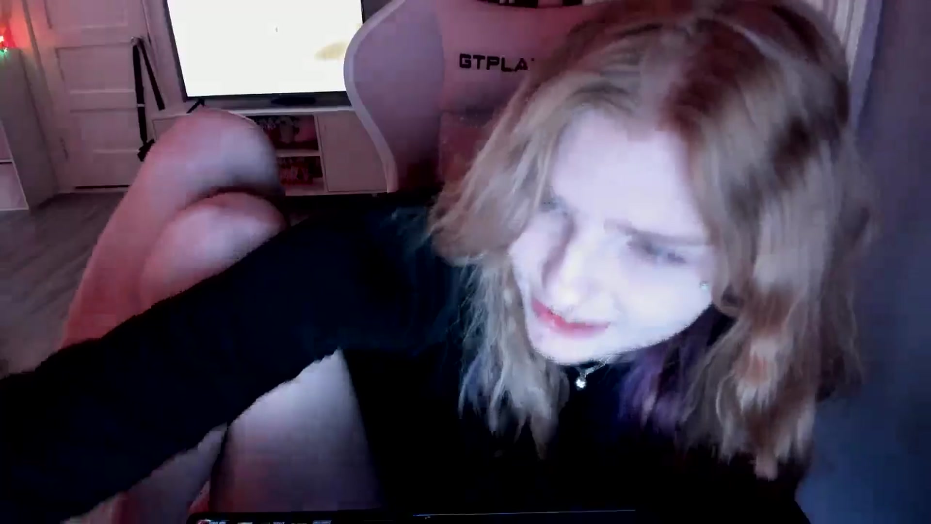 Gallery image thumbnail from DuckChan0's myfreecams stream on, 03/18/2026, 16:35 image 4 of 20