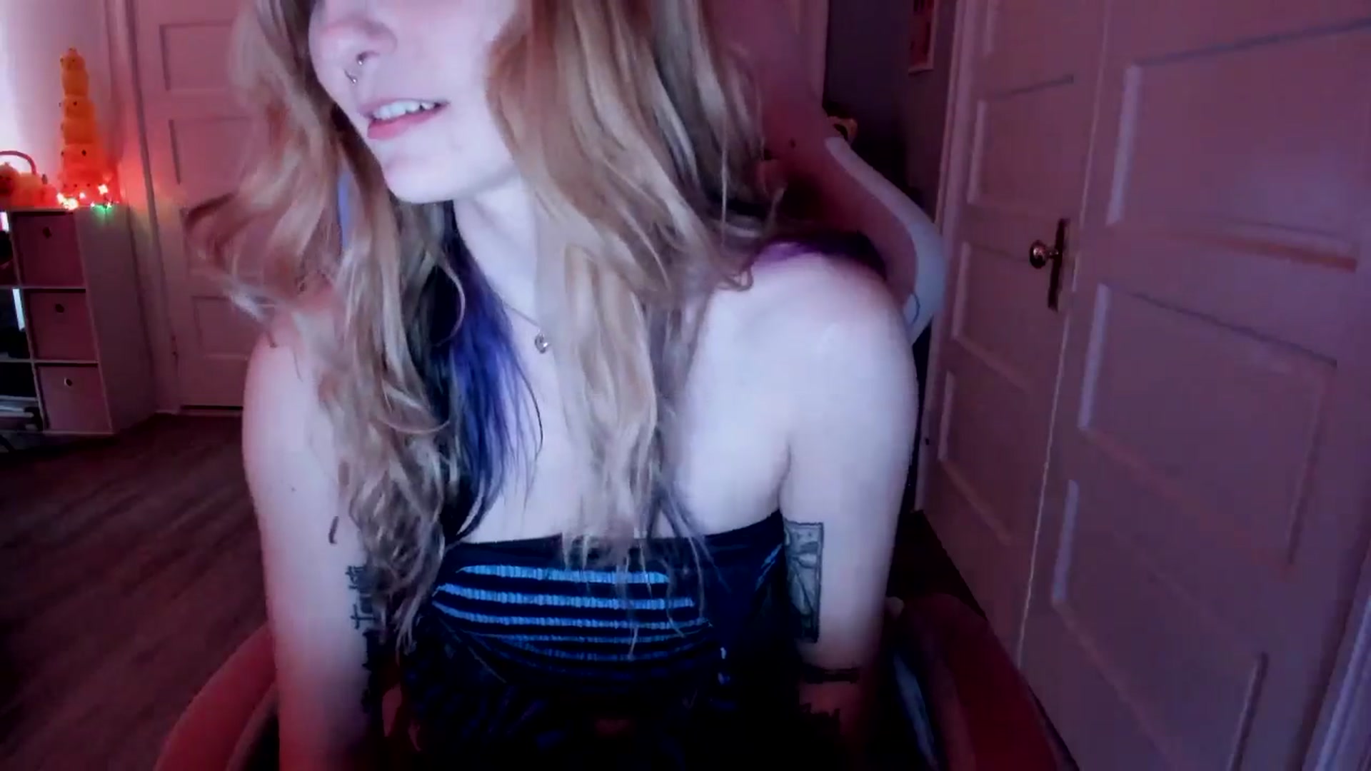 Gallery image thumbnail from DuckChan0's myfreecams stream on, 03/19/2026, 18:49 image 16 of 20