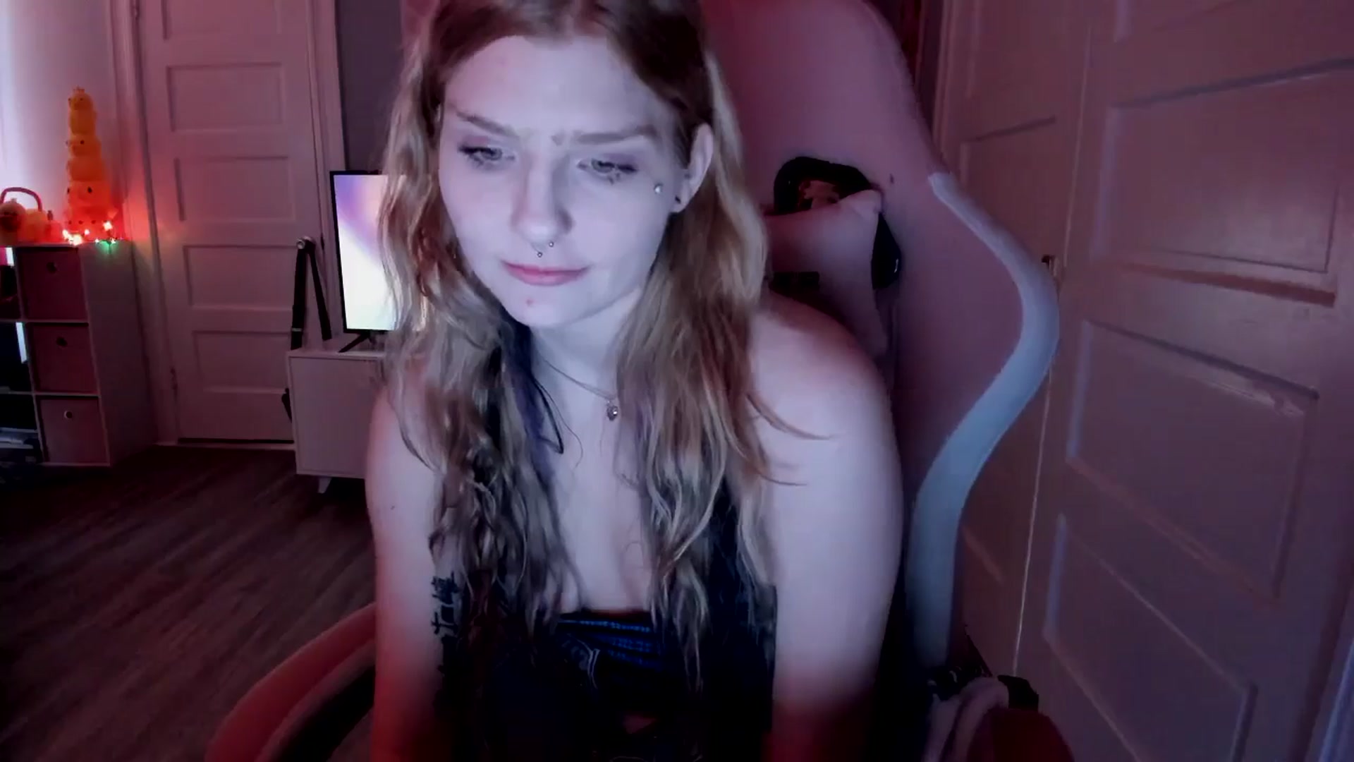 Gallery image thumbnail from DuckChan0's myfreecams stream on, 03/19/2026, 18:49 image 11 of 20