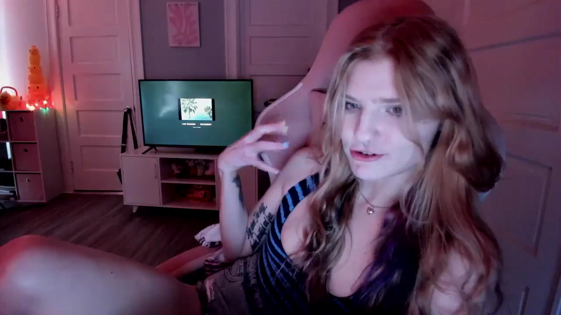 Gallery image thumbnail from DuckChan0's myfreecams stream on, 03/19/2026, 18:49 image 5 of 20