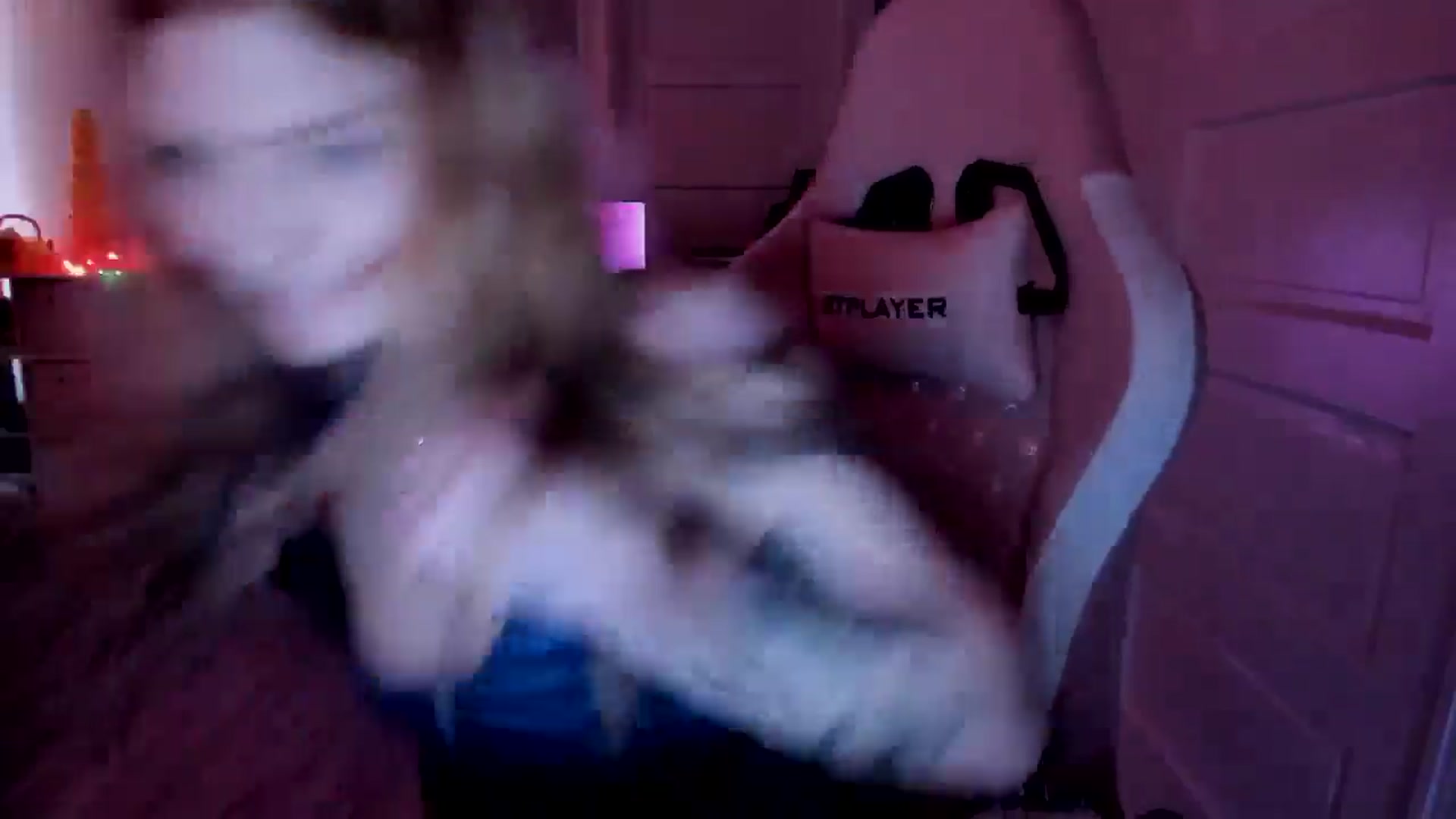 Gallery image thumbnail from DuckChan0's myfreecams stream on, 03/19/2026, 18:49 image 13 of 20