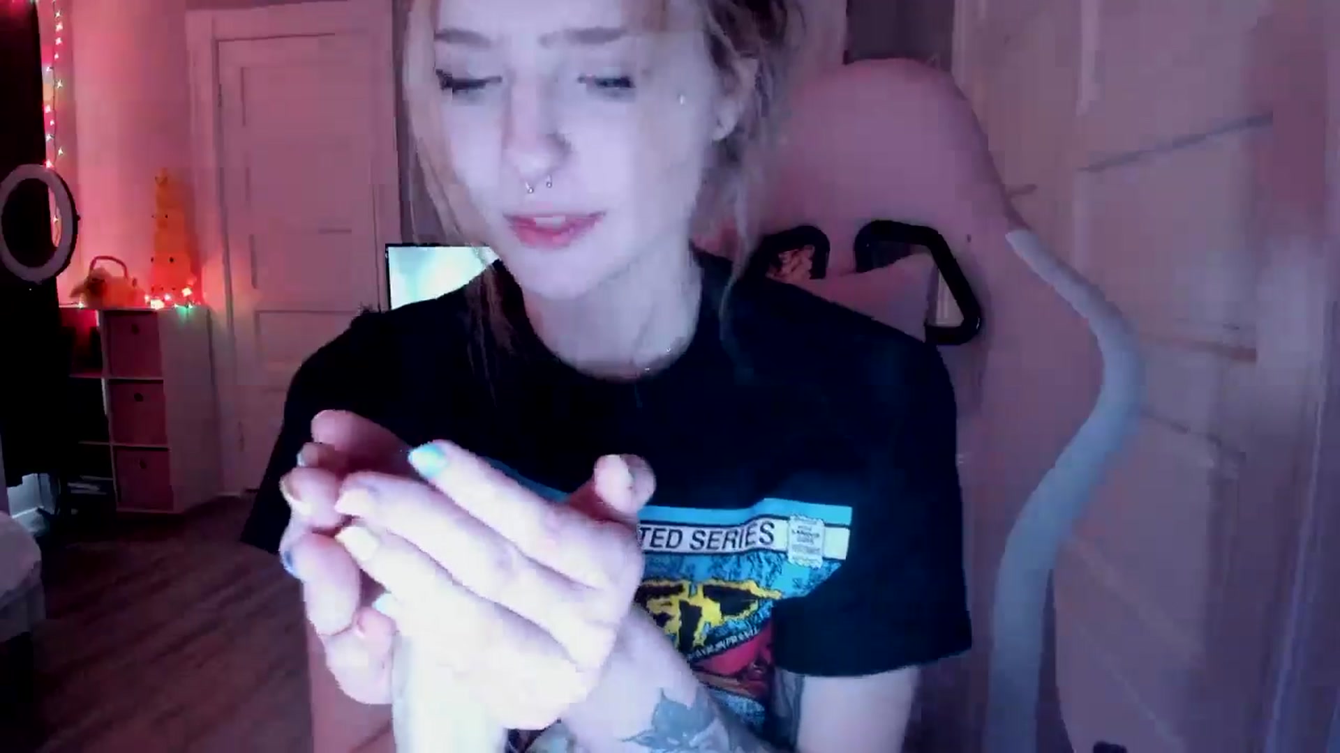 Gallery image thumbnail from DuckChan0's myfreecams stream on, 03/20/2026, 19:02 image 10 of 20