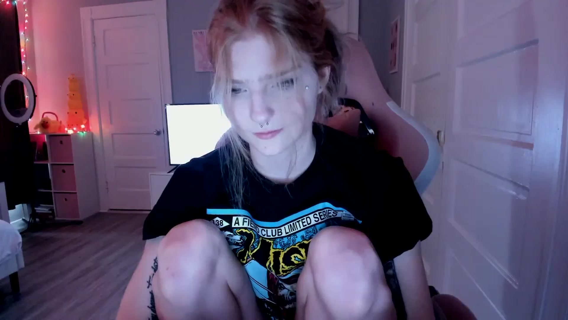 Gallery image thumbnail from DuckChan0's myfreecams stream on, 03/20/2026, 19:02 image 15 of 20
