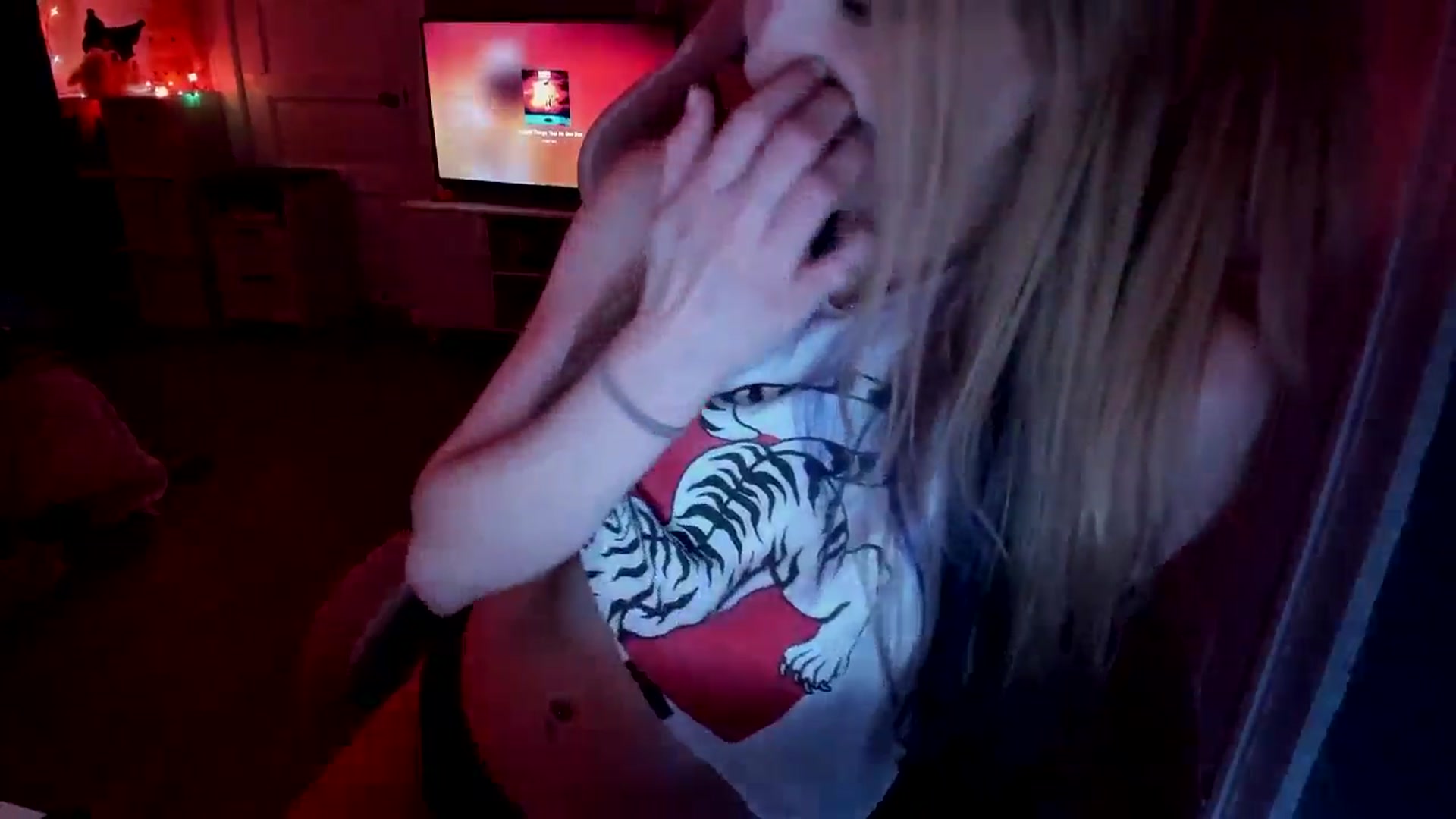 Gallery image thumbnail from DuckChan0's myfreecams stream on, 03/21/2026, 23:24 image 7 of 20