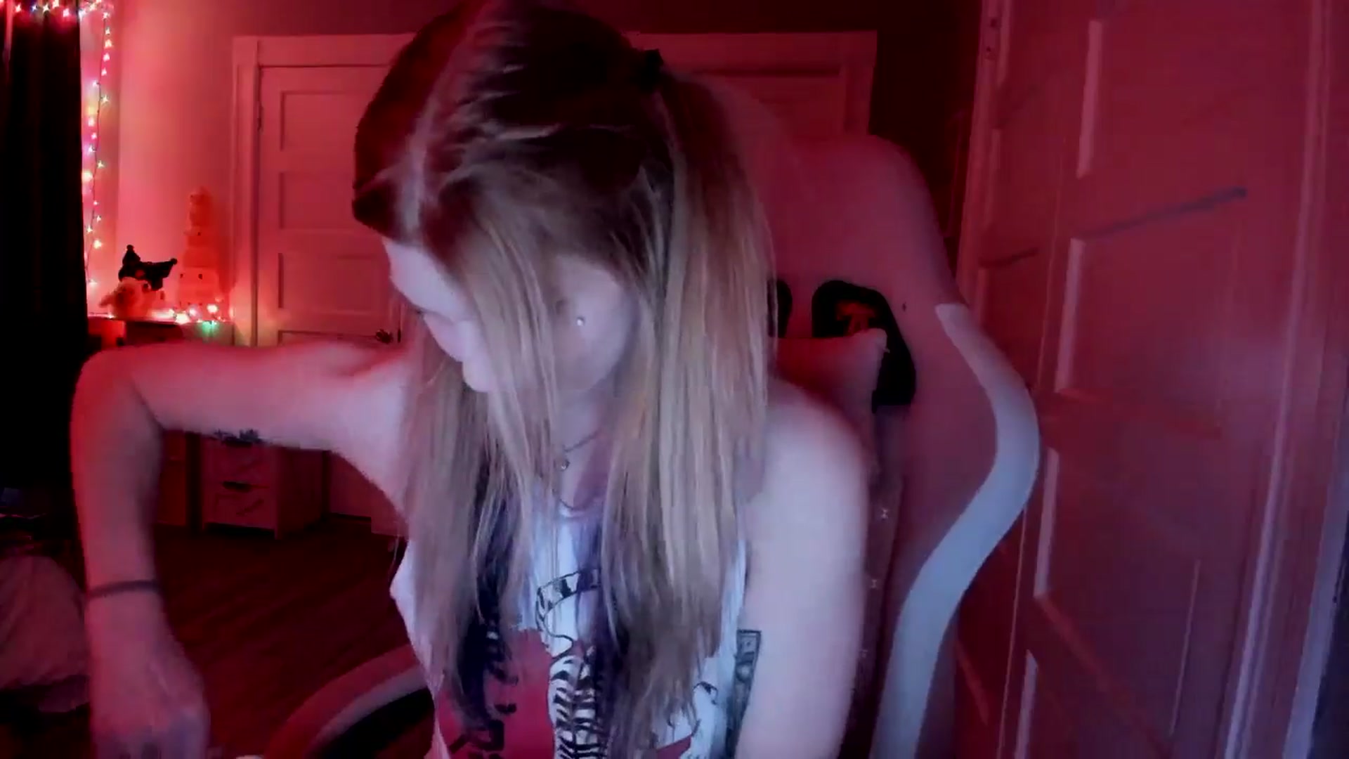 Gallery image thumbnail from DuckChan0's myfreecams stream on, 03/21/2026, 23:24 image 8 of 20