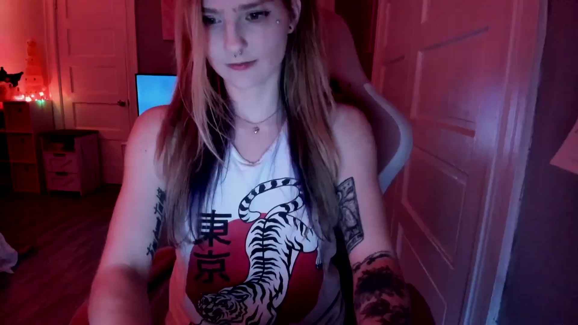 Gallery image thumbnail from DuckChan0's myfreecams stream on, 03/21/2026, 23:24 image 17 of 20