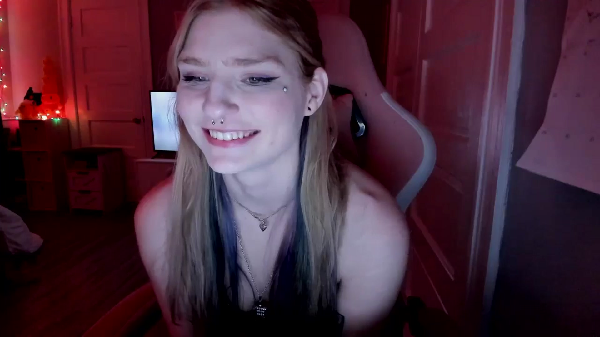 Gallery image thumbnail from DuckChan0's myfreecams stream on, 03/22/2026, 16:46 image 10 of 20