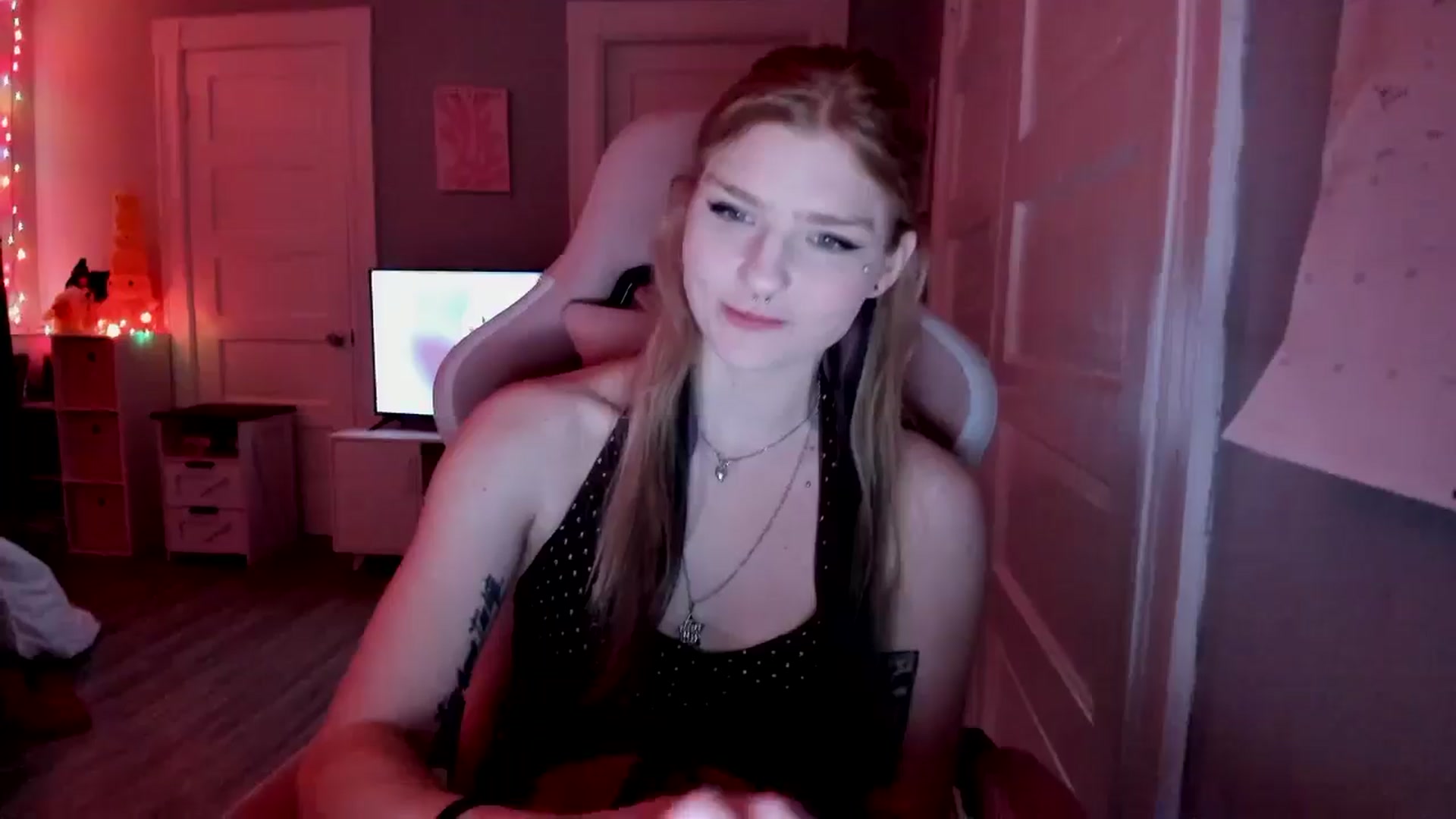 Gallery image thumbnail from DuckChan0's myfreecams stream on, 03/22/2026, 16:46 image 16 of 20