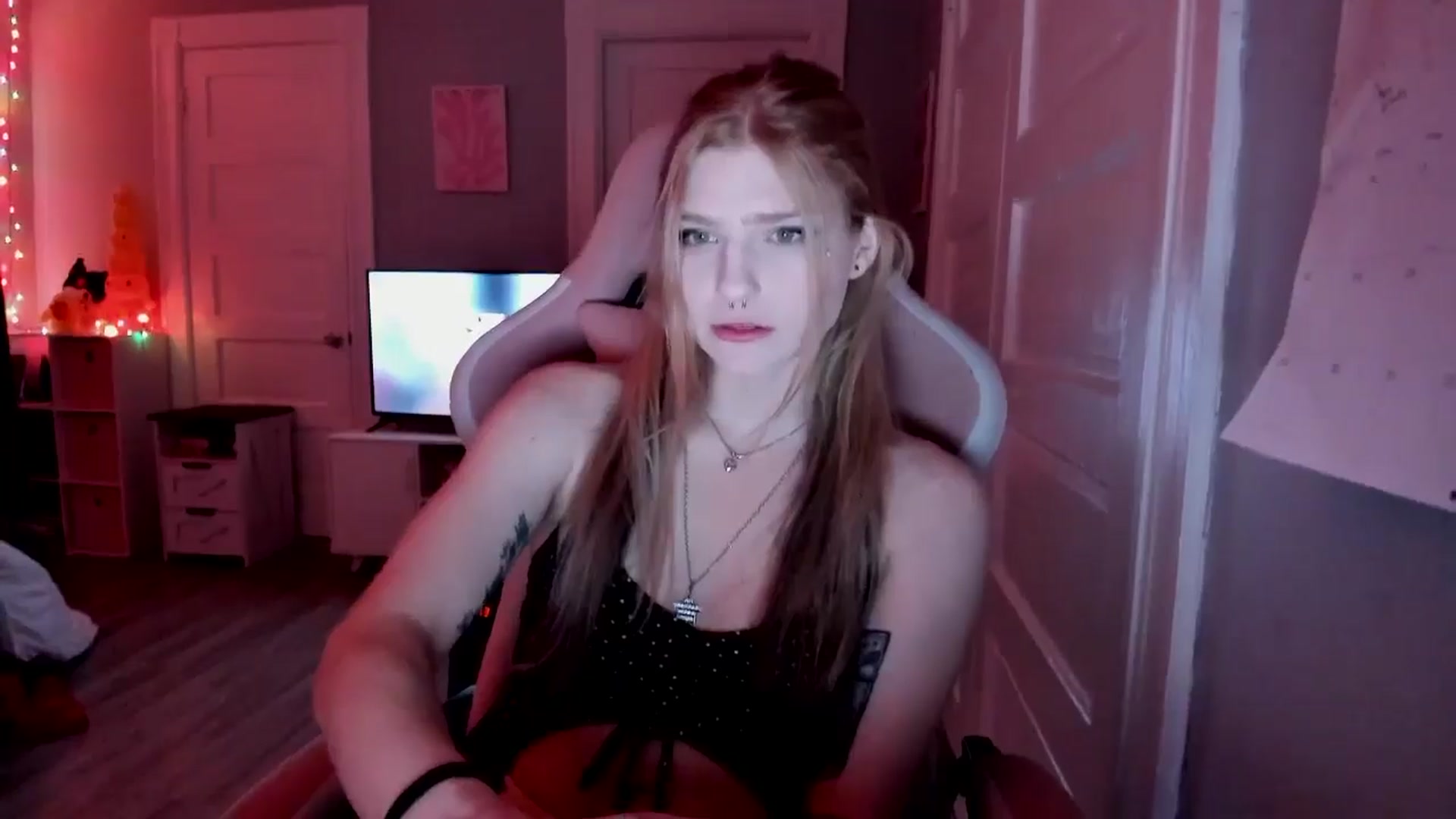 Gallery image thumbnail from DuckChan0's myfreecams stream on, 03/22/2026, 16:46 image 17 of 20
