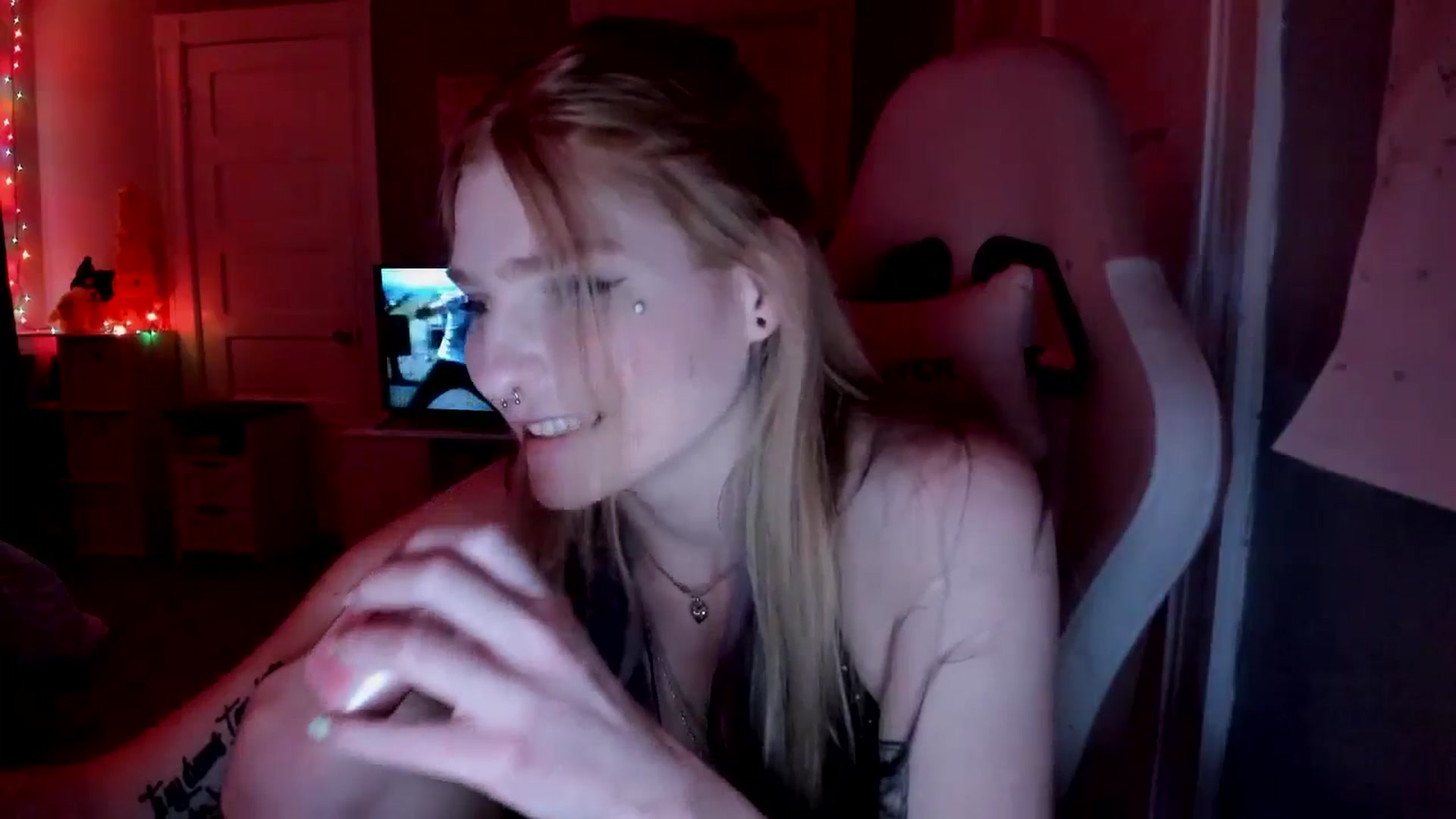Gallery image thumbnail from DuckChan0's myfreecams stream on, 03/22/2026, 16:46 image 5 of 20