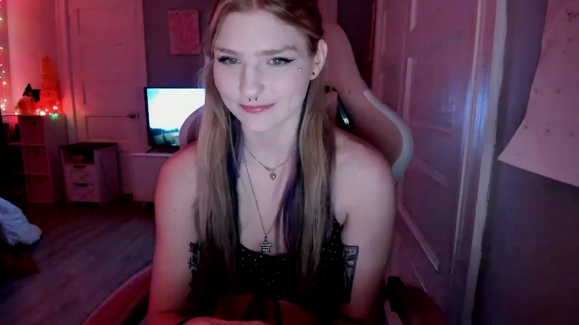 Gallery image thumbnail from DuckChan0's myfreecams stream on, 03/22/2026, 16:46 image 8 of 20