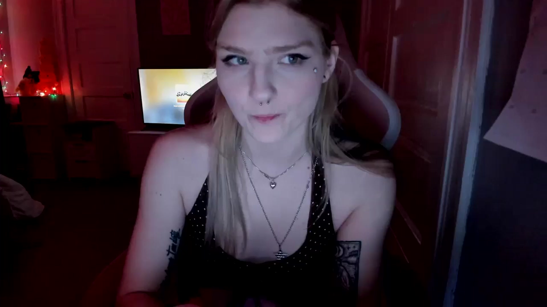 Gallery image thumbnail from DuckChan0's myfreecams stream on, 03/22/2026, 17:18 image 10 of 20
