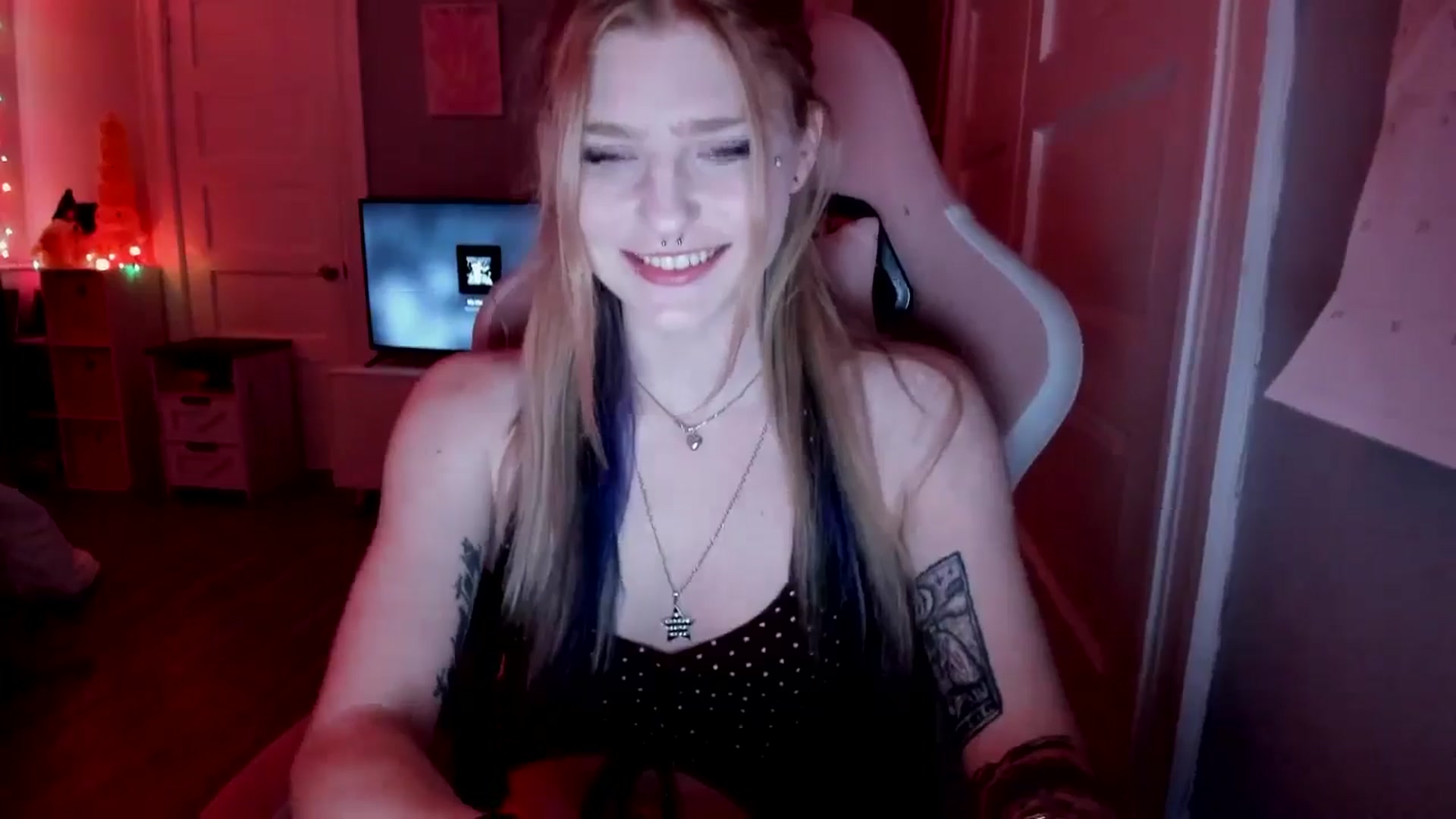 Gallery image thumbnail from DuckChan0's myfreecams stream on, 03/22/2026, 17:18 image 4 of 20