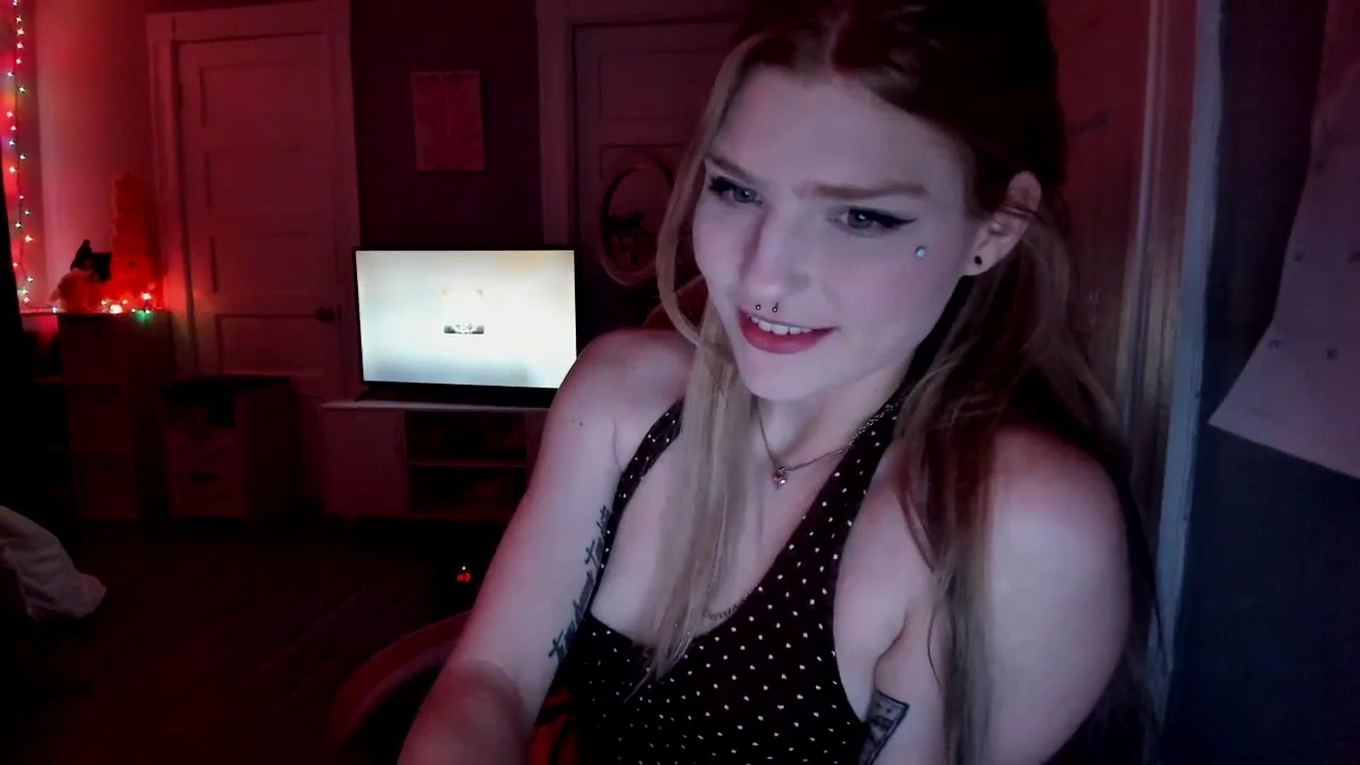 Gallery image thumbnail from DuckChan0's myfreecams stream on, 03/22/2026, 17:18 image 17 of 20