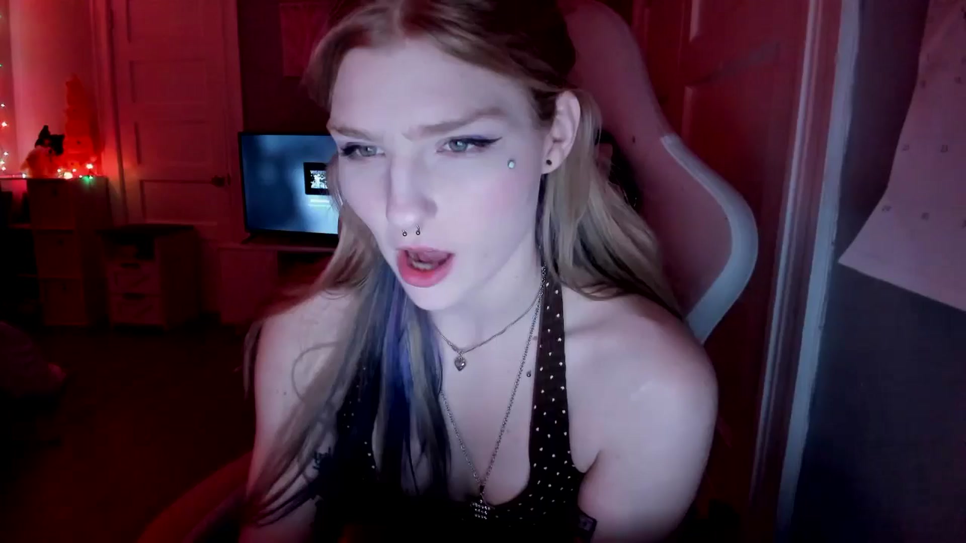 Gallery image thumbnail from DuckChan0's myfreecams stream on, 03/22/2026, 17:18 image 1 of 20