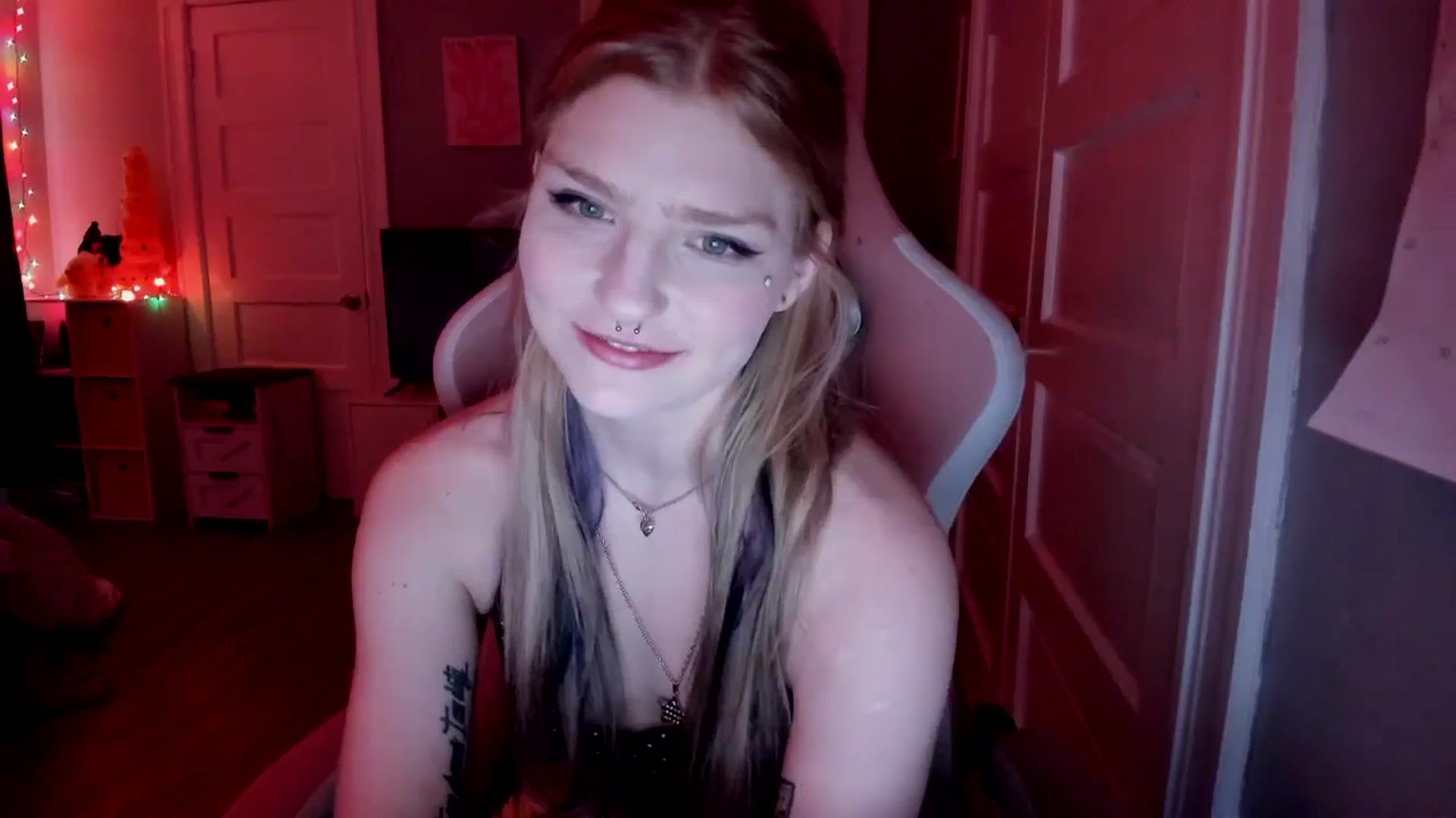 Gallery image thumbnail from DuckChan0's myfreecams stream on, 03/22/2026, 17:18 image 20 of 20