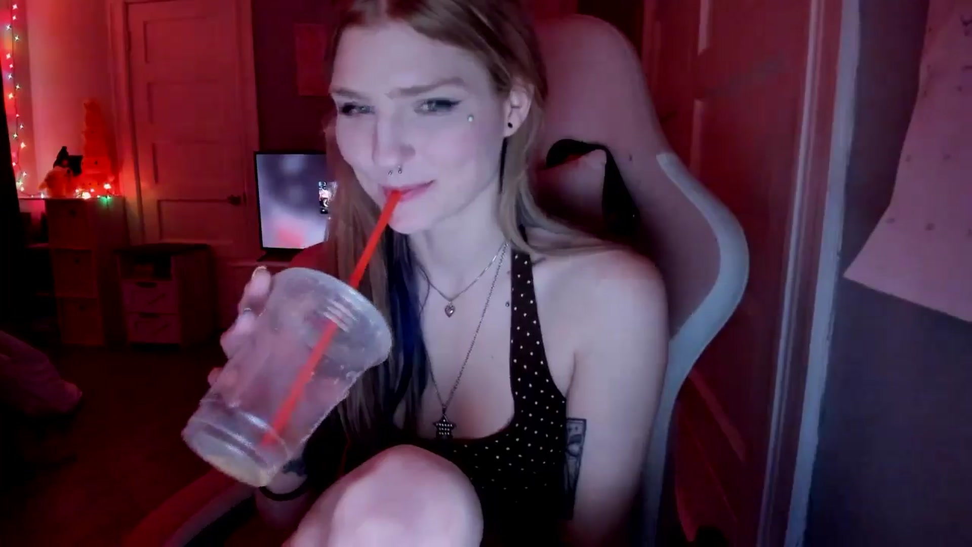 Gallery image thumbnail from DuckChan0's myfreecams stream on, 03/22/2026, 18:35 image 8 of 20