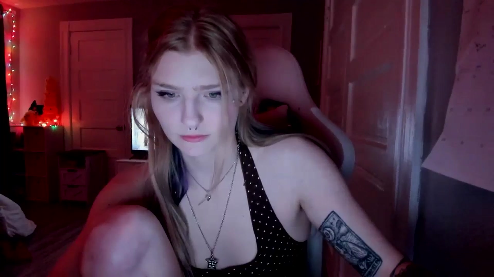 Gallery image thumbnail from DuckChan0's myfreecams stream on, 03/22/2026, 18:35 image 2 of 20