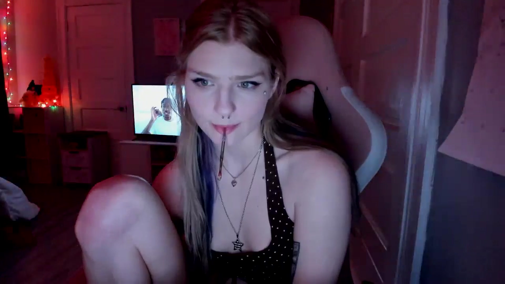 Gallery image thumbnail from DuckChan0's myfreecams stream on, 03/22/2026, 18:35 image 3 of 20