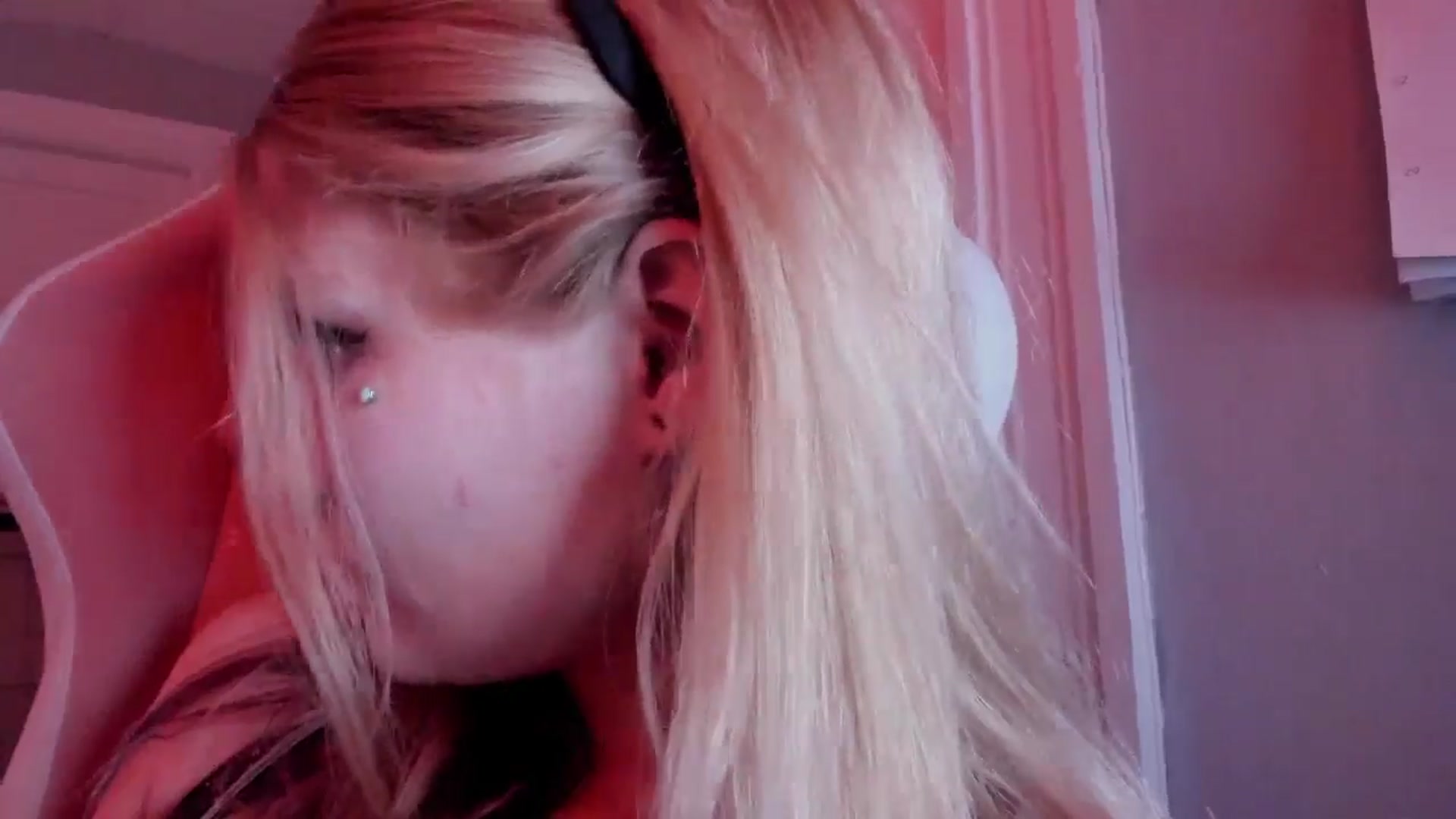 Gallery image thumbnail from DuckChan0's myfreecams stream on, 03/22/2026, 19:04 image 12 of 20