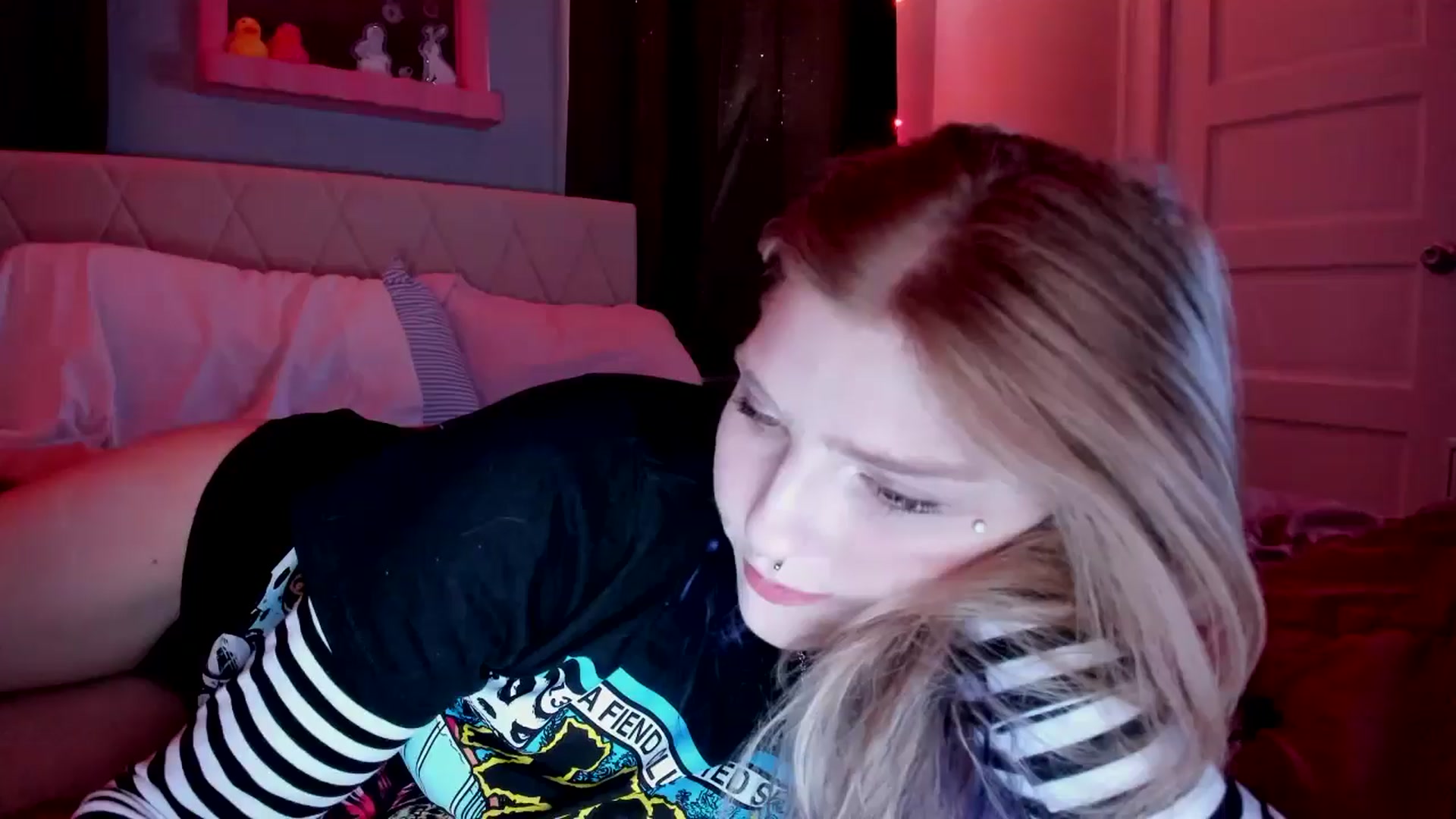 Gallery image thumbnail from DuckChan0's myfreecams stream on, 03/23/2026, 15:56 image 1 of 20