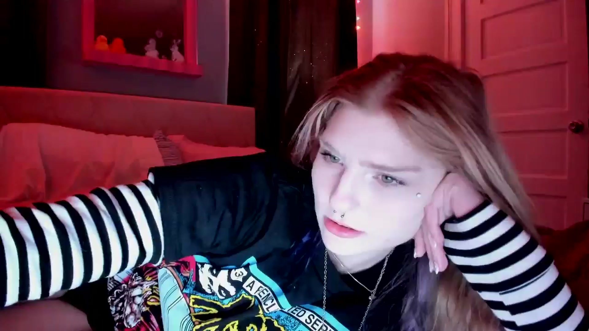 Gallery image thumbnail from DuckChan0's myfreecams stream on, 03/23/2026, 15:56 image 12 of 20