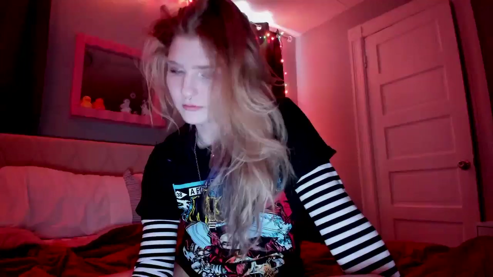 Gallery image thumbnail from DuckChan0's myfreecams stream on, 03/23/2026, 15:56 image 15 of 20