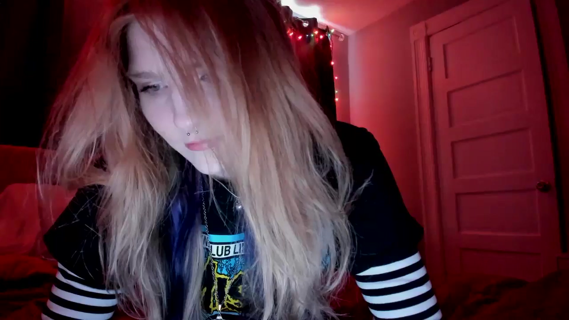 Gallery image thumbnail from DuckChan0's myfreecams stream on, 03/23/2026, 15:56 image 19 of 20