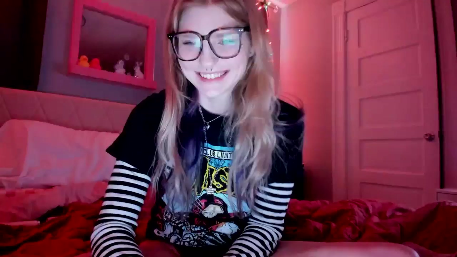 Gallery image thumbnail from DuckChan0's myfreecams stream on, 03/23/2026, 16:49 image 13 of 20