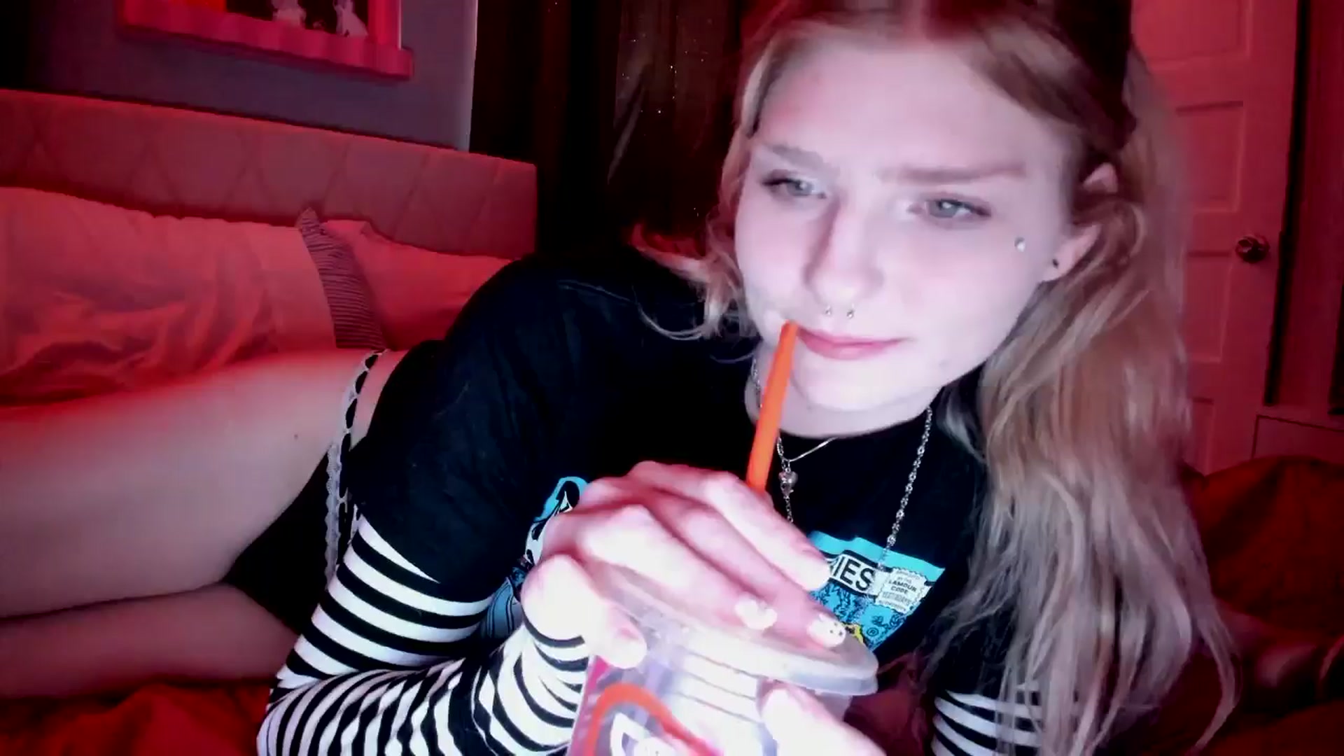 Gallery image thumbnail from DuckChan0's myfreecams stream on, 03/23/2026, 16:49 image 14 of 20