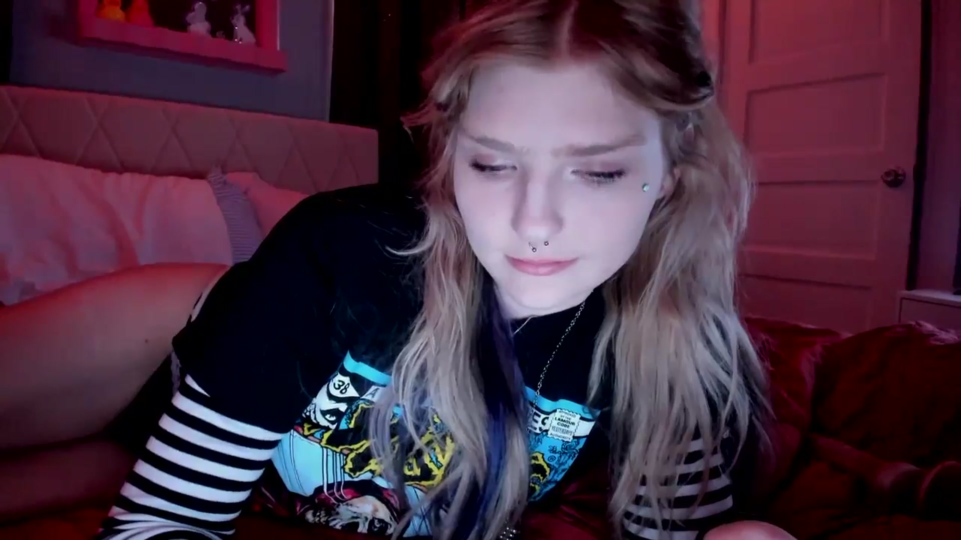 Gallery image thumbnail from DuckChan0's myfreecams stream on, 03/23/2026, 17:33 image 7 of 20