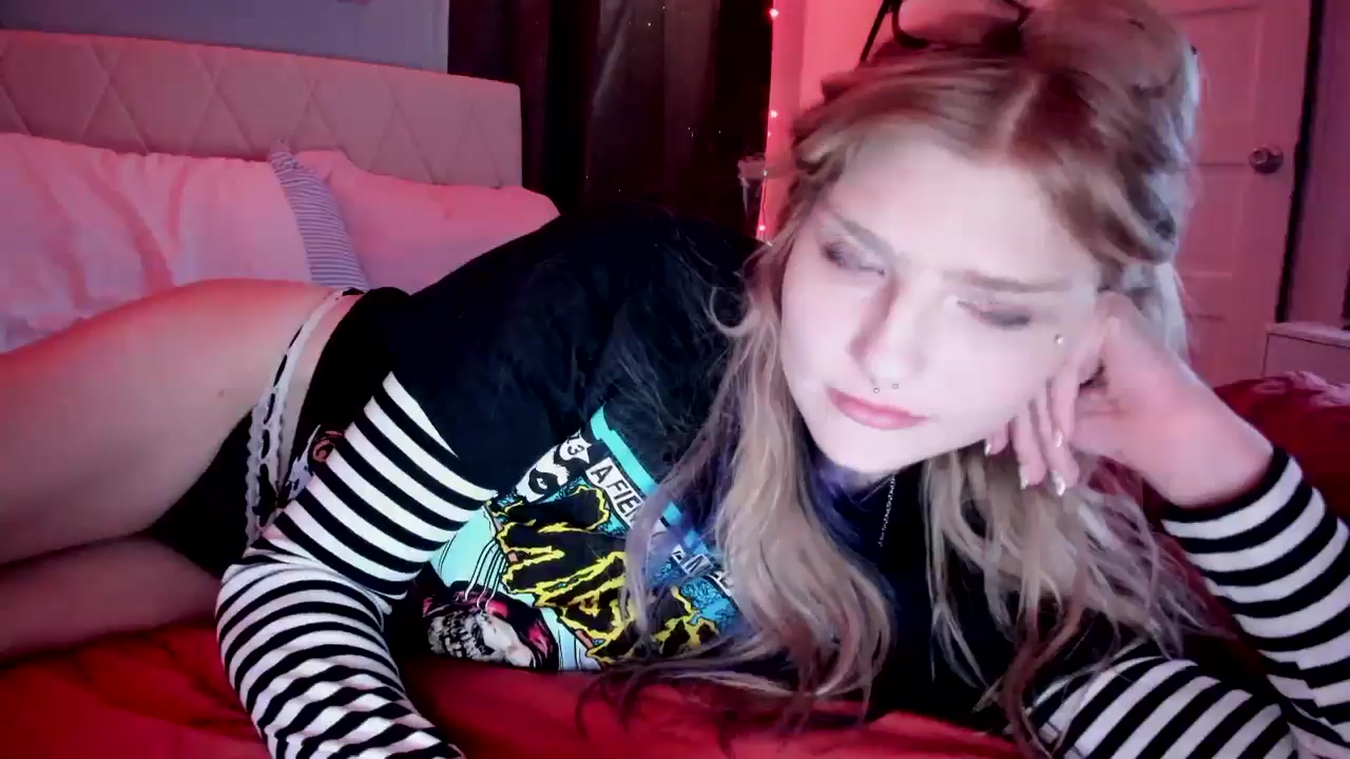 Gallery image thumbnail from DuckChan0's myfreecams stream on, 03/23/2026, 17:33 image 6 of 20