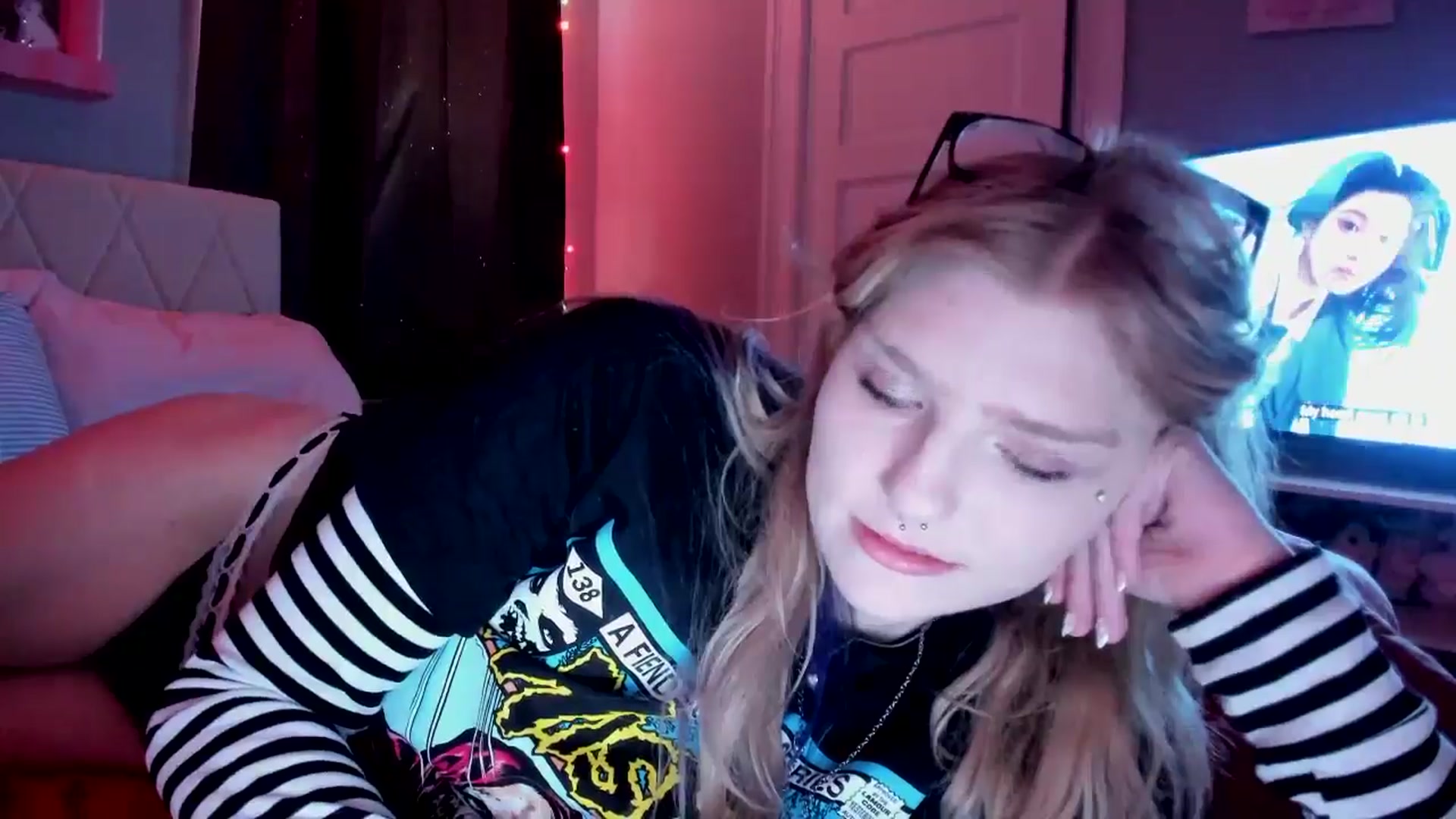 Gallery image thumbnail from DuckChan0's myfreecams stream on, 03/23/2026, 17:33 image 16 of 20
