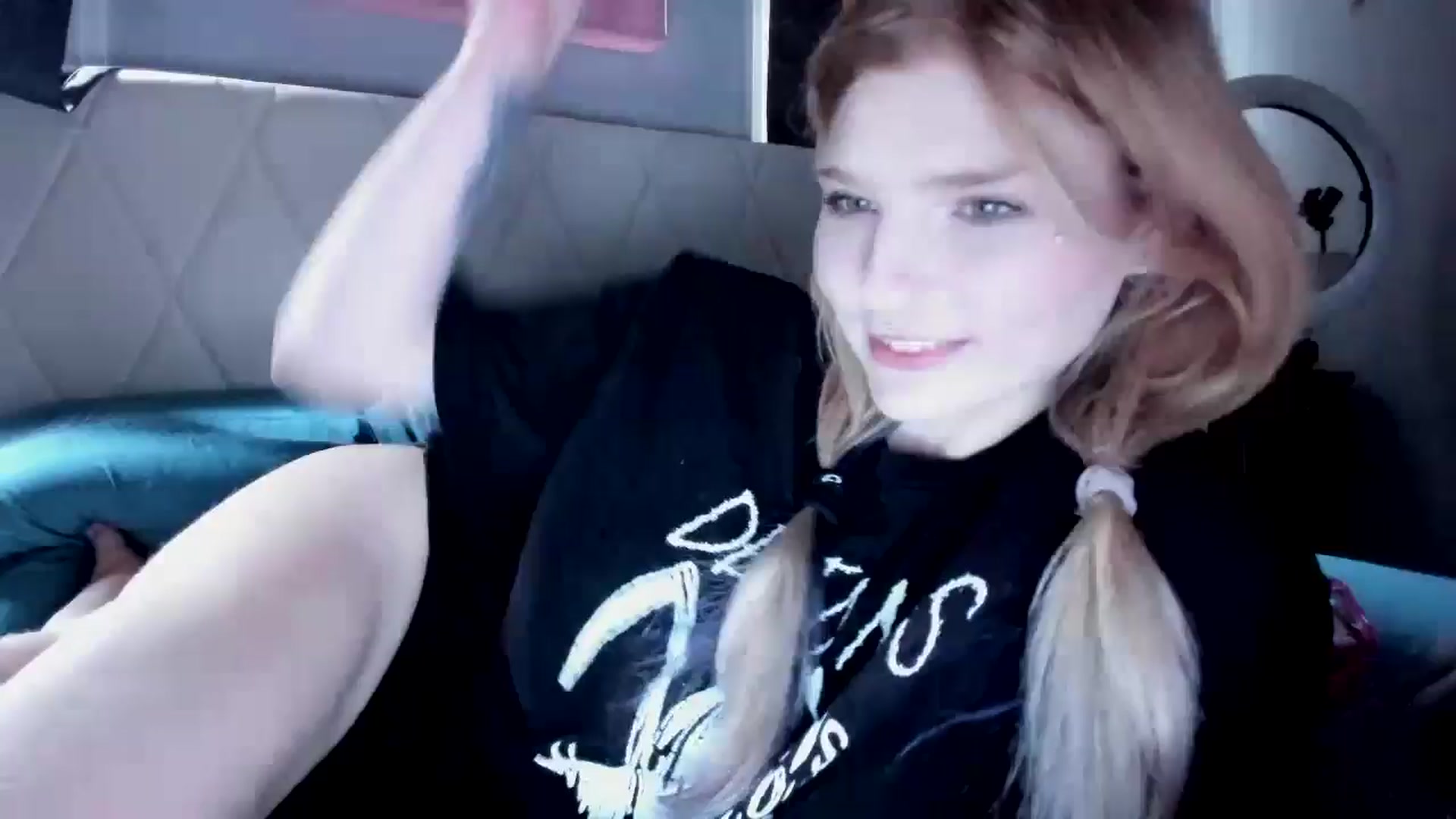 Gallery image thumbnail from DuckChan0's myfreecams stream on, 03/27/2026, 13:28 image 15 of 20