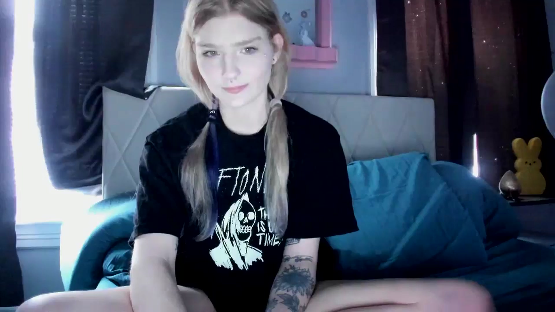 Gallery image thumbnail from DuckChan0's myfreecams stream on, 03/27/2026, 13:28 image 10 of 20