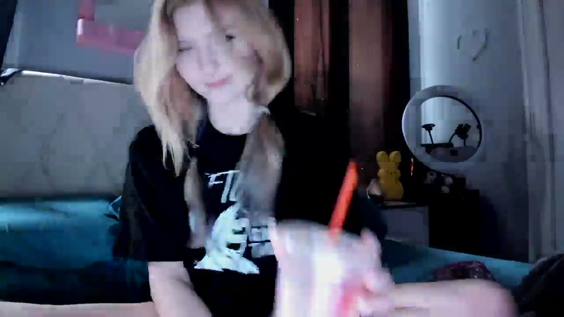 Gallery image thumbnail from DuckChan0's myfreecams stream on, 03/27/2026, 13:28 image 18 of 20